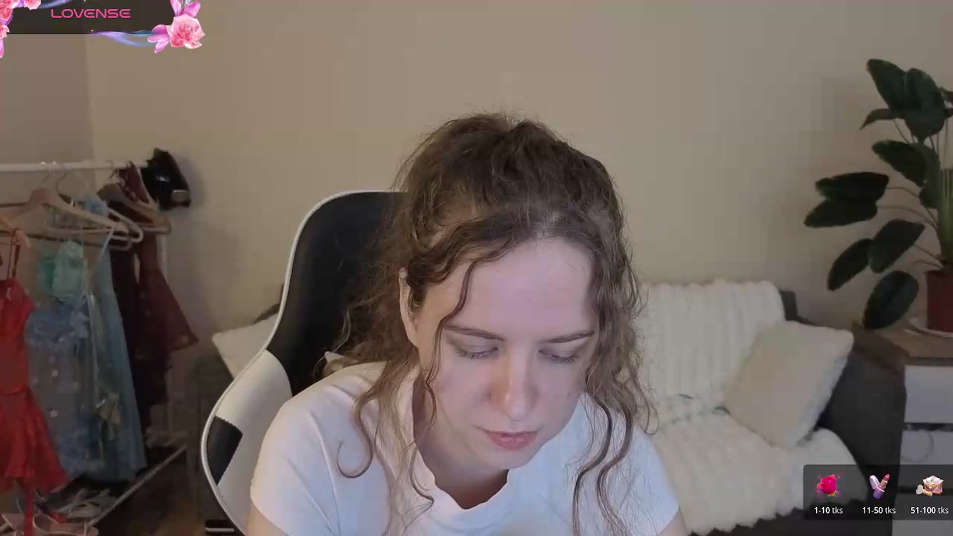 Gallery image thumbnail from BlueFlowerr's myfreecams stream on, 08/19/2026, 18:11 image 5 of 20