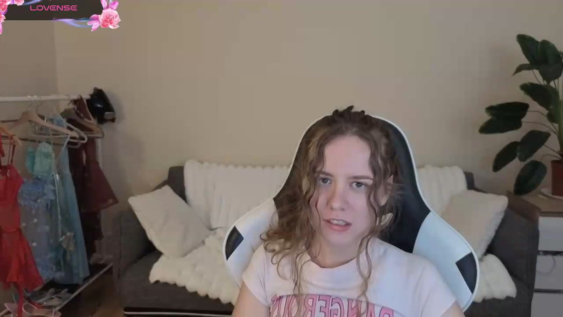 Gallery image thumbnail from BlueFlowerr's myfreecams stream on, 08/19/2026, 18:11 image 18 of 20