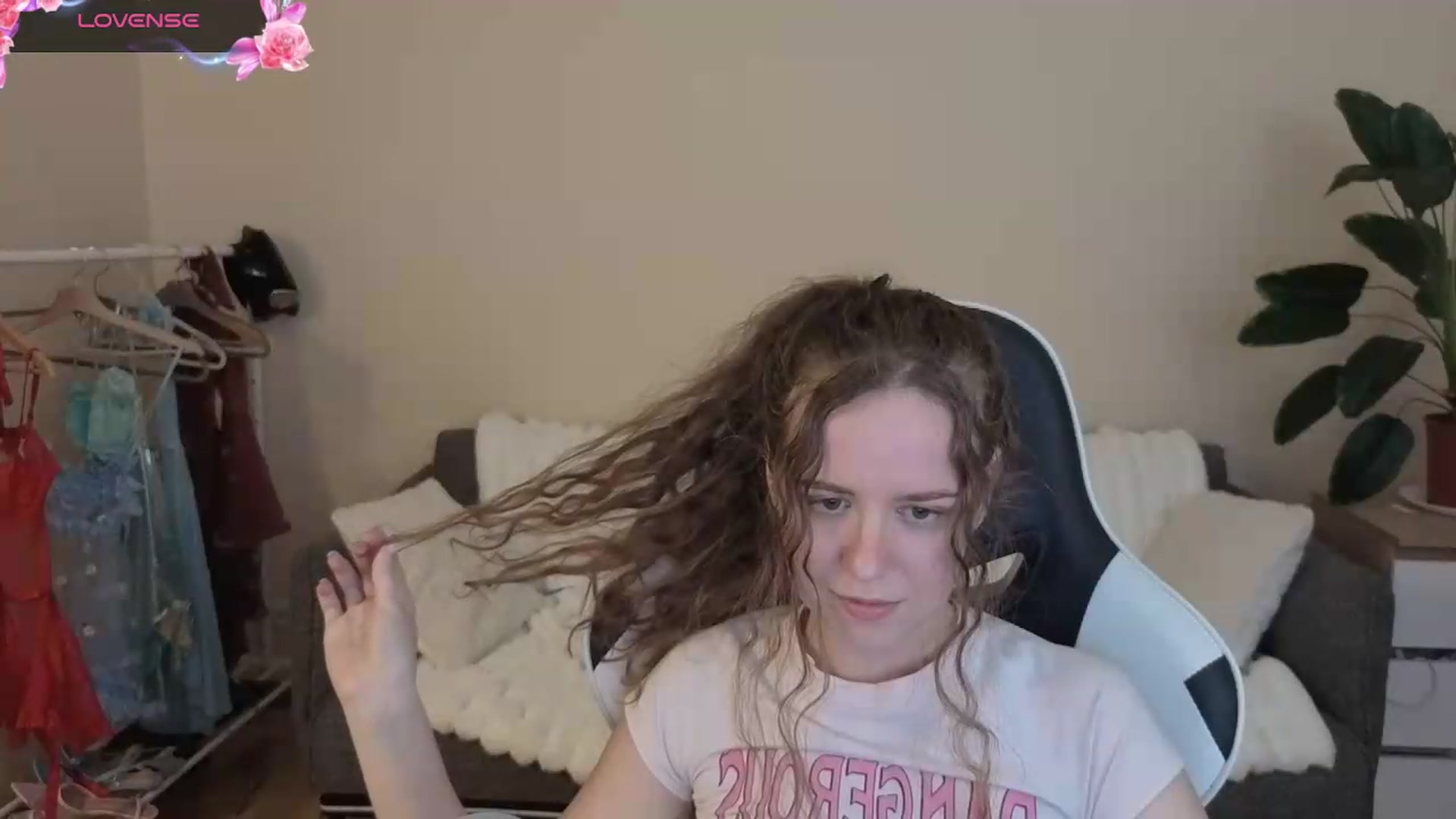 Gallery image thumbnail from BlueFlowerr's myfreecams stream on, 08/19/2026, 18:11 image 19 of 20