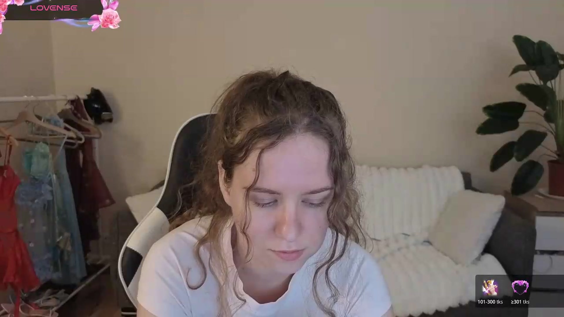 Gallery image thumbnail from BlueFlowerr's myfreecams stream on, 08/19/2026, 18:11 image 3 of 20