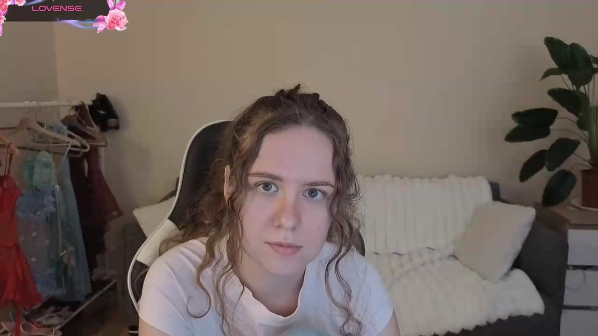 Gallery image thumbnail from BlueFlowerr's myfreecams stream on, 08/19/2026, 18:11 image 7 of 20