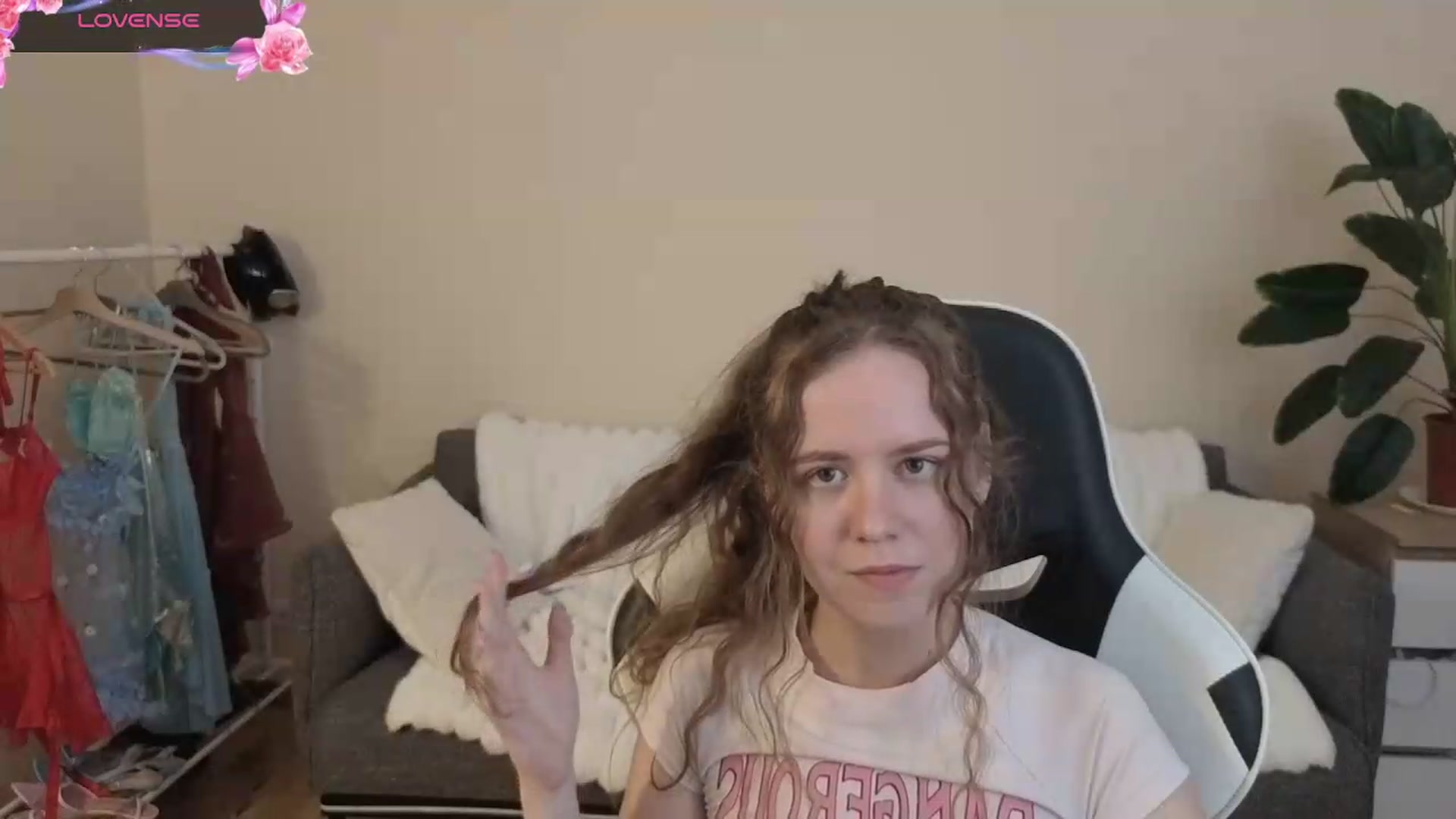 Gallery image thumbnail from BlueFlowerr's myfreecams stream on, 08/19/2026, 18:11 image 20 of 20