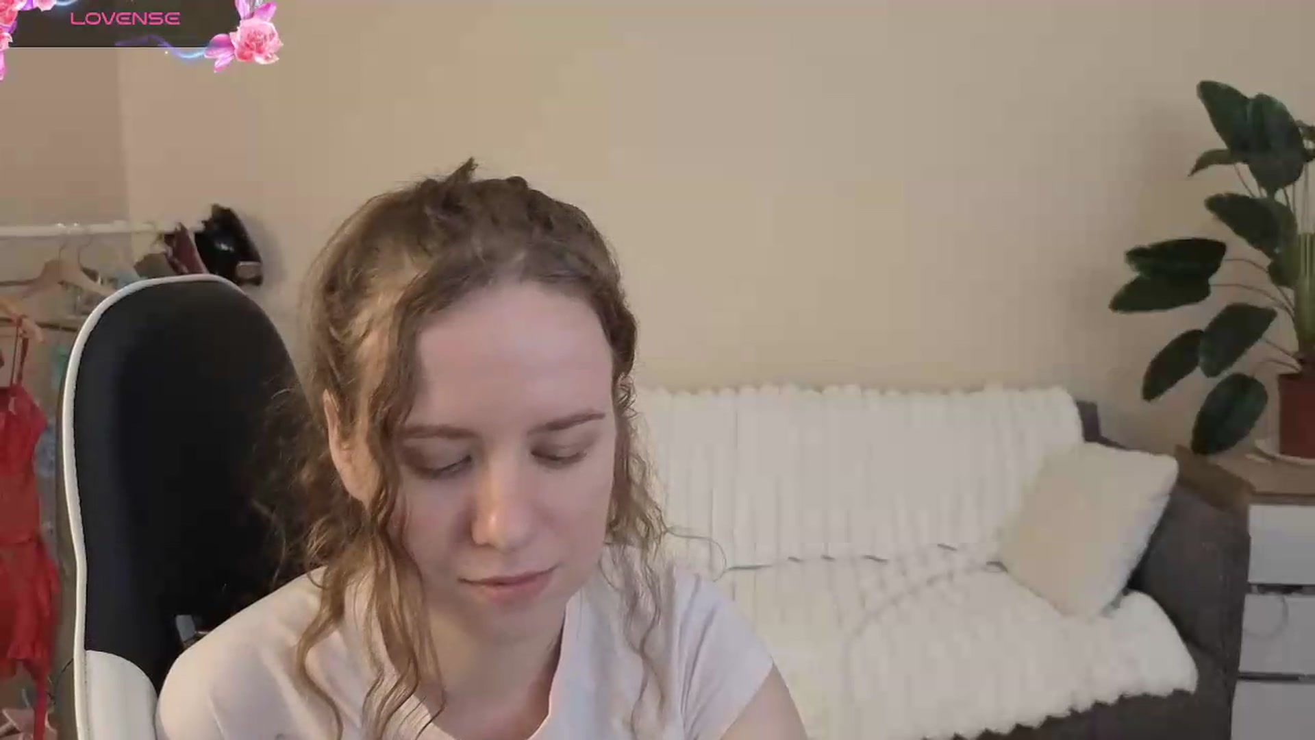 Gallery image thumbnail from BlueFlowerr's myfreecams stream on, 08/19/2026, 18:11 image 14 of 20