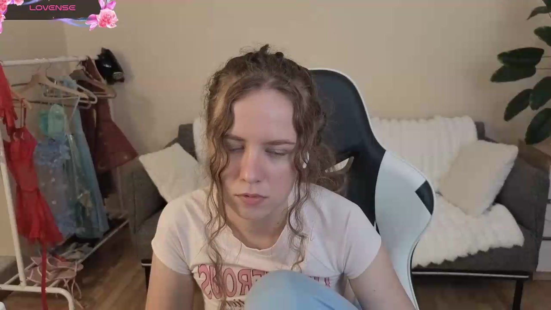 Gallery image thumbnail from BlueFlowerr's myfreecams stream on, 08/19/2026, 20:48 image 9 of 20