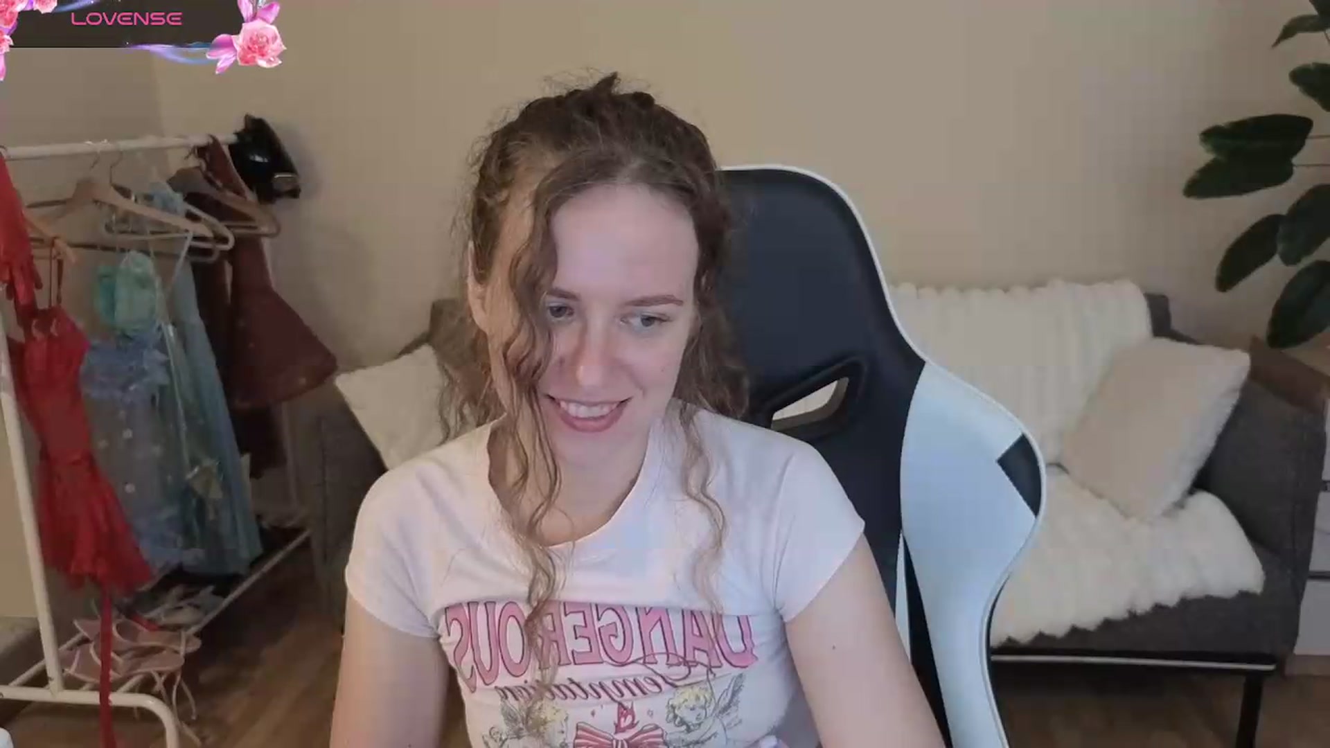 Gallery image thumbnail from BlueFlowerr's myfreecams stream on, 08/19/2026, 20:48 image 15 of 20