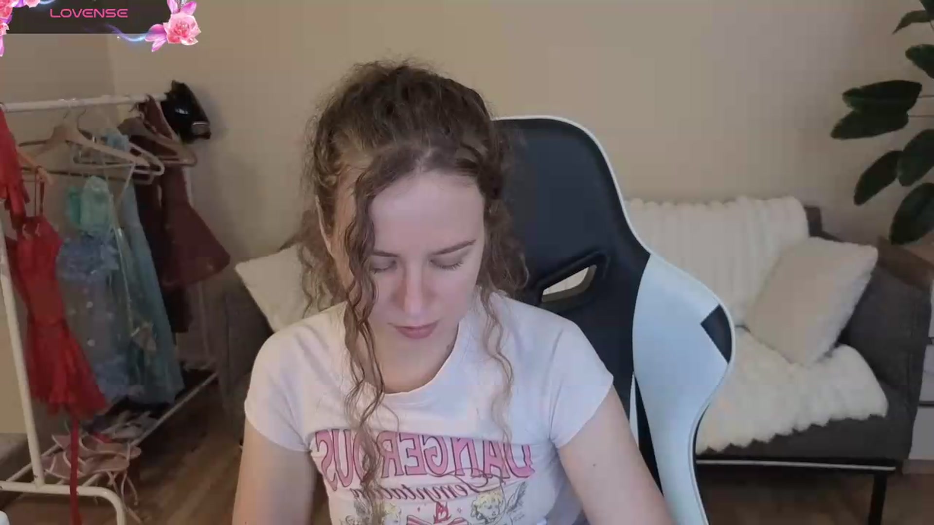 Gallery image thumbnail from BlueFlowerr's myfreecams stream on, 08/19/2026, 20:48 image 14 of 20