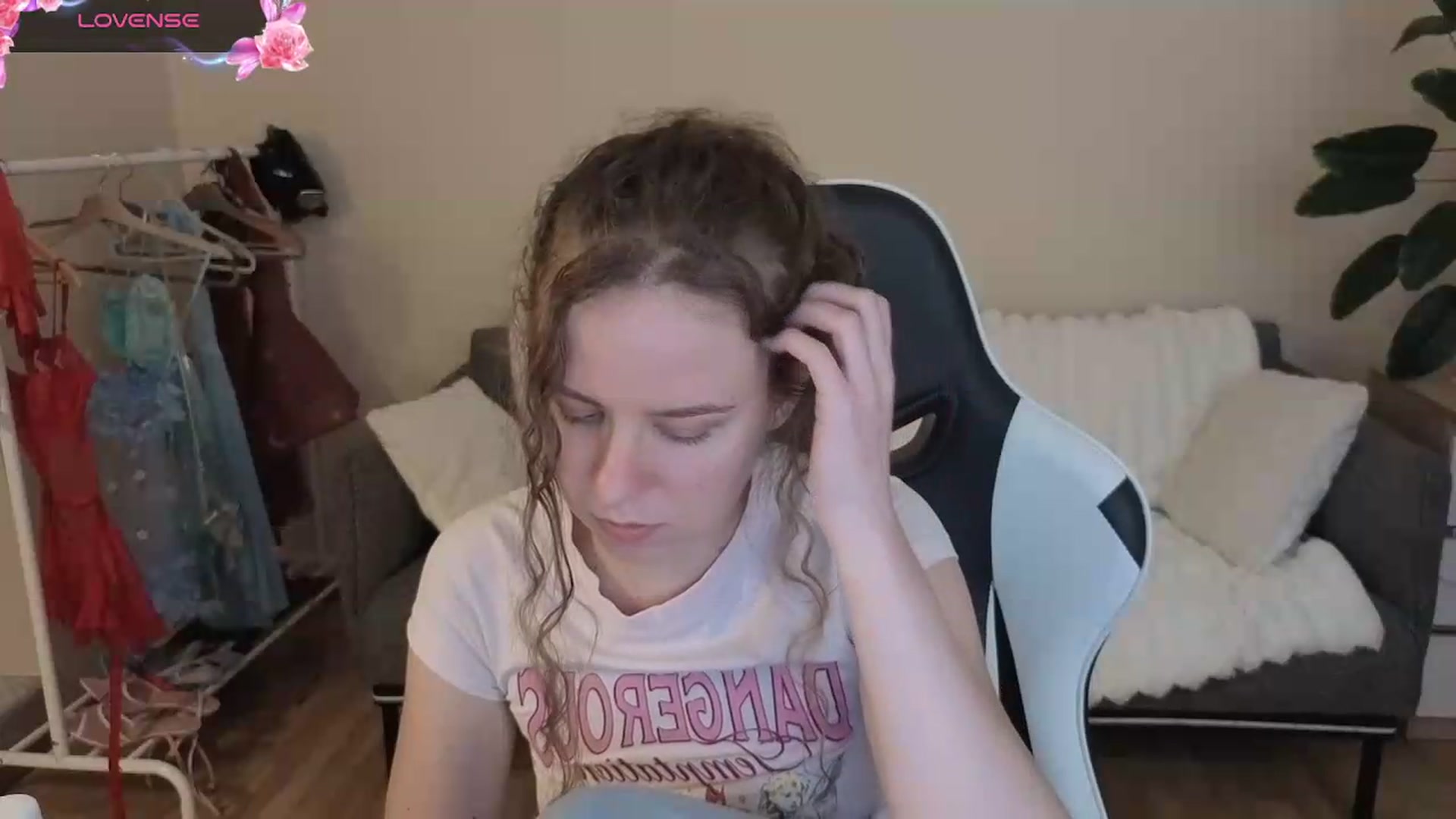 Gallery image thumbnail from BlueFlowerr's myfreecams stream on, 08/19/2026, 20:48 image 19 of 20