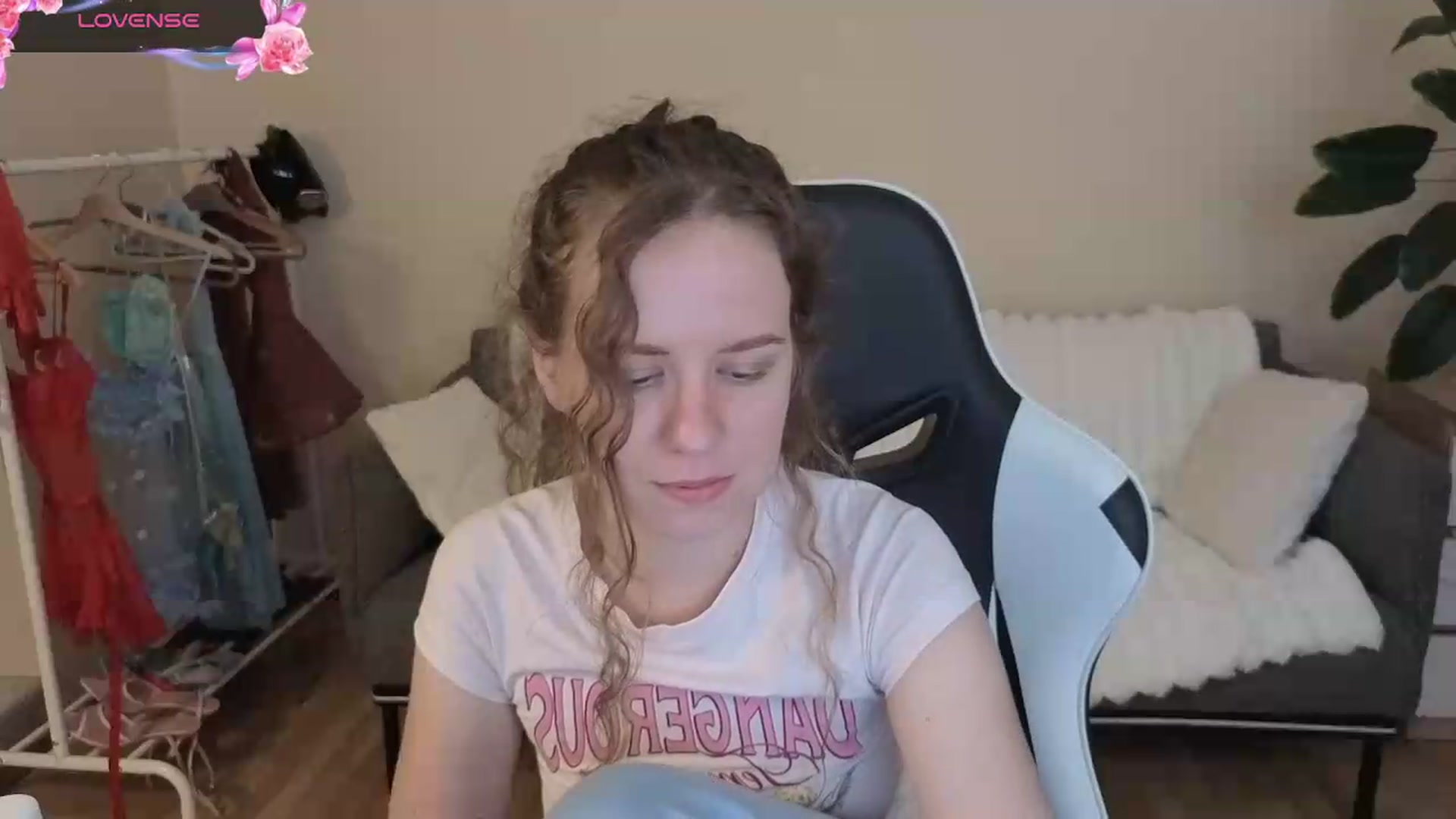 Gallery image thumbnail from BlueFlowerr's myfreecams stream on, 08/19/2026, 20:48 image 18 of 20