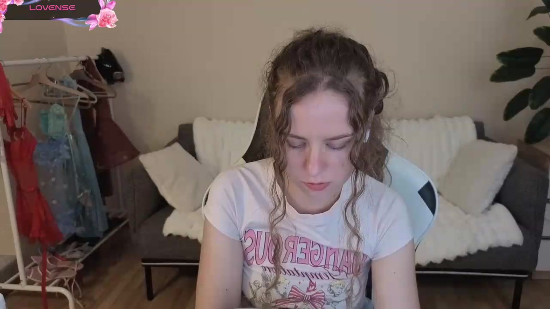 Gallery image thumbnail from BlueFlowerr's myfreecams stream on, 08/19/2026, 20:48 image 7 of 20