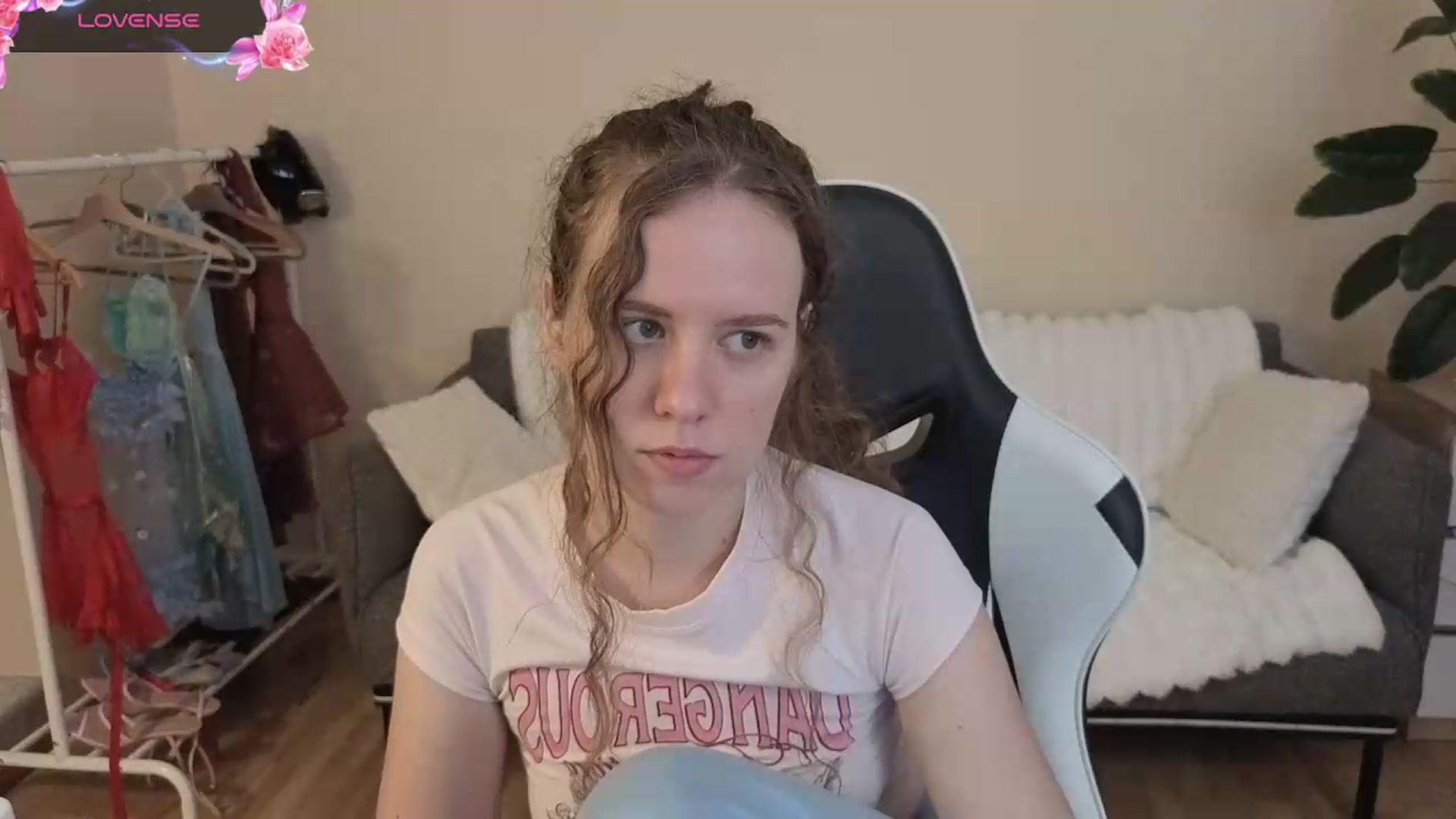 Gallery image thumbnail from BlueFlowerr's myfreecams stream on, 08/19/2026, 20:48 image 10 of 20