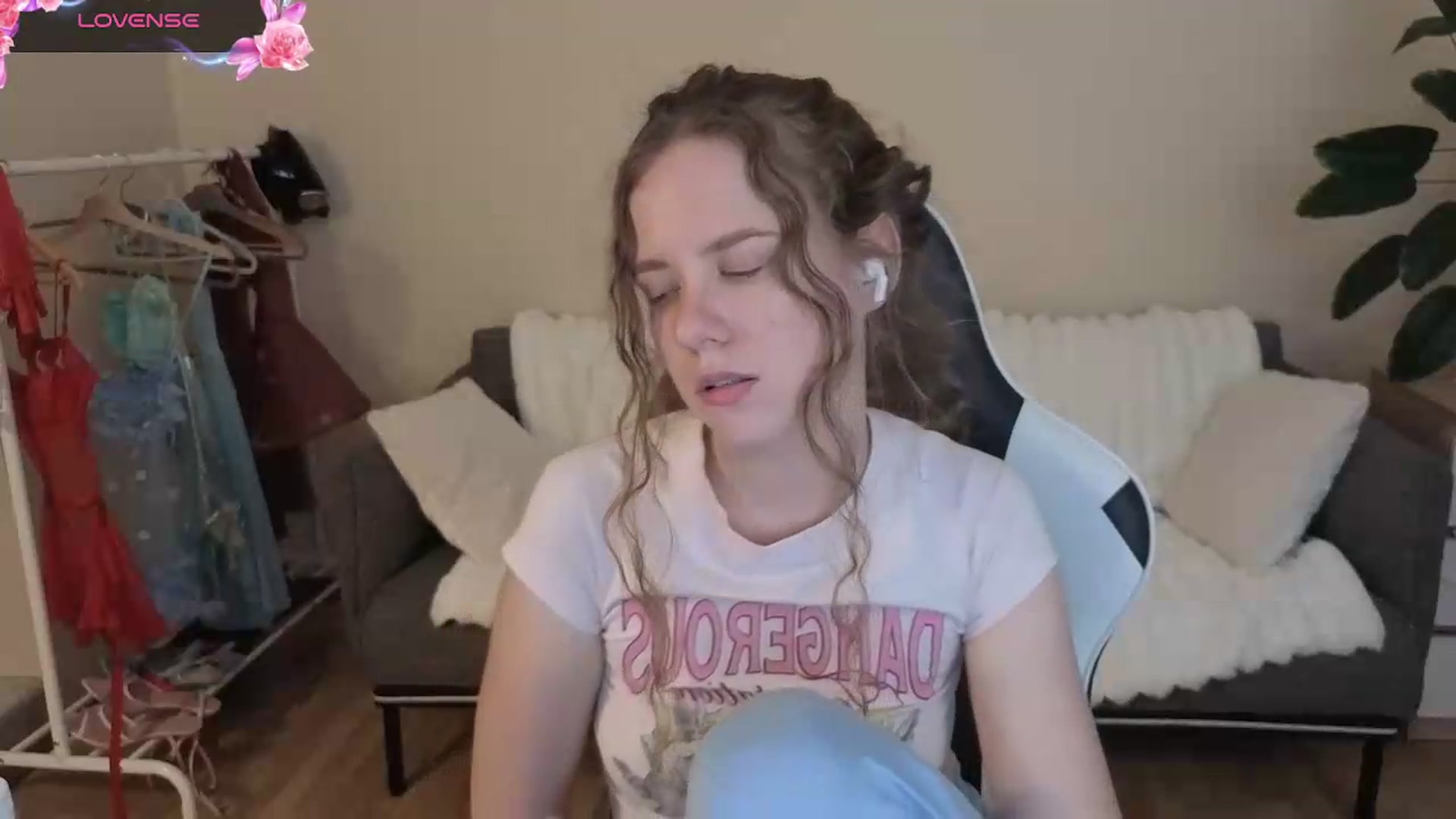 Gallery image thumbnail from BlueFlowerr's myfreecams stream on, 08/19/2026, 20:48 image 8 of 20