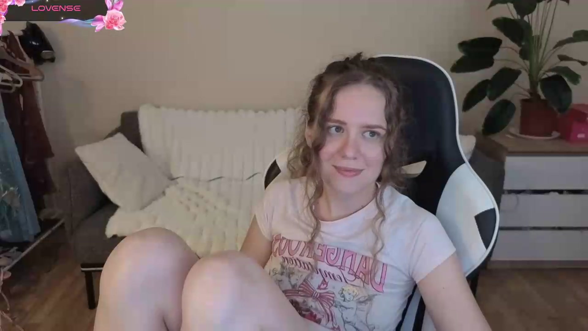 Gallery image thumbnail from BlueFlowerr's myfreecams stream on, 08/19/2026, 22:29 image 18 of 20