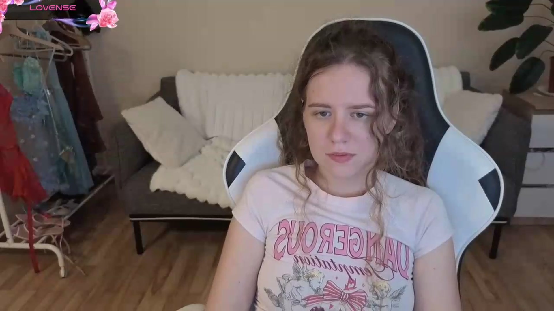 Gallery image thumbnail from BlueFlowerr's myfreecams stream on, 08/19/2026, 22:29 image 3 of 20