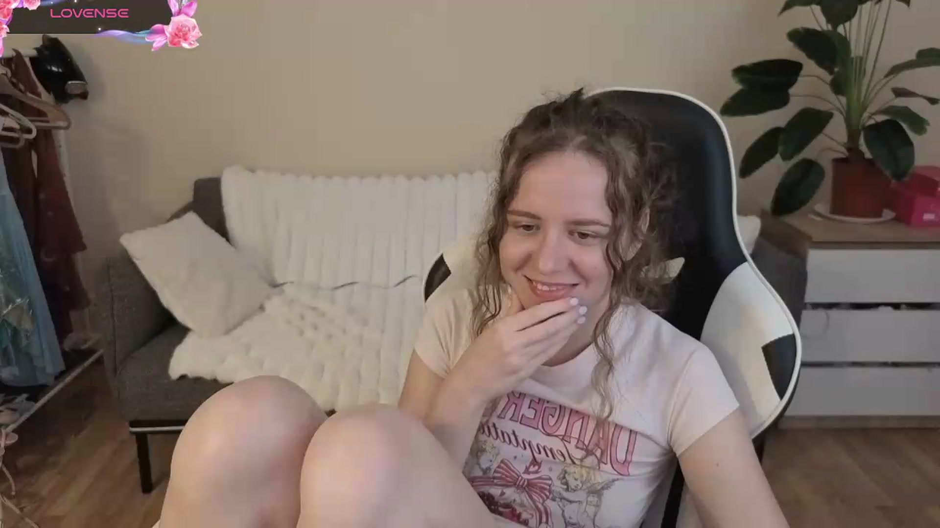 Gallery image thumbnail from BlueFlowerr's myfreecams stream on, 08/19/2026, 22:29 image 20 of 20