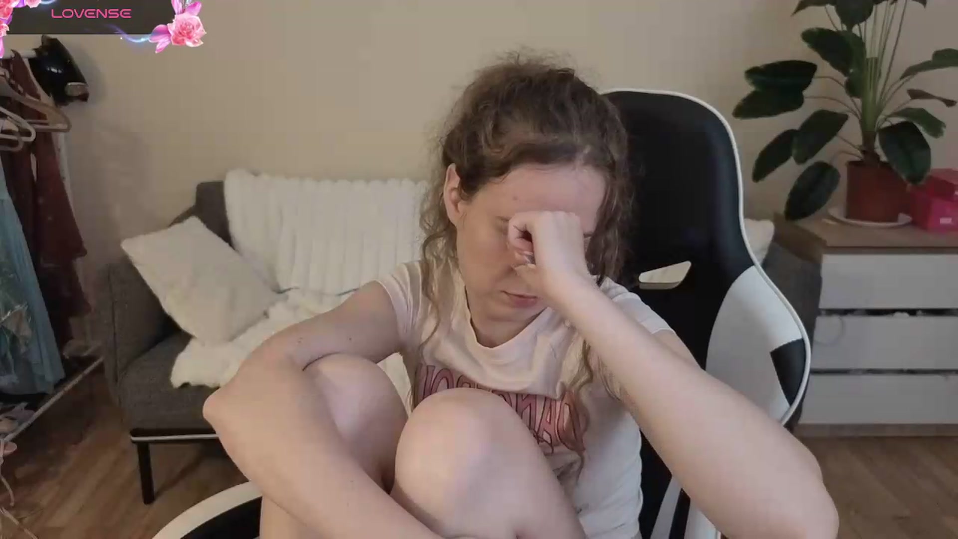 Gallery image thumbnail from BlueFlowerr's myfreecams stream on, 08/19/2026, 22:29 image 15 of 20