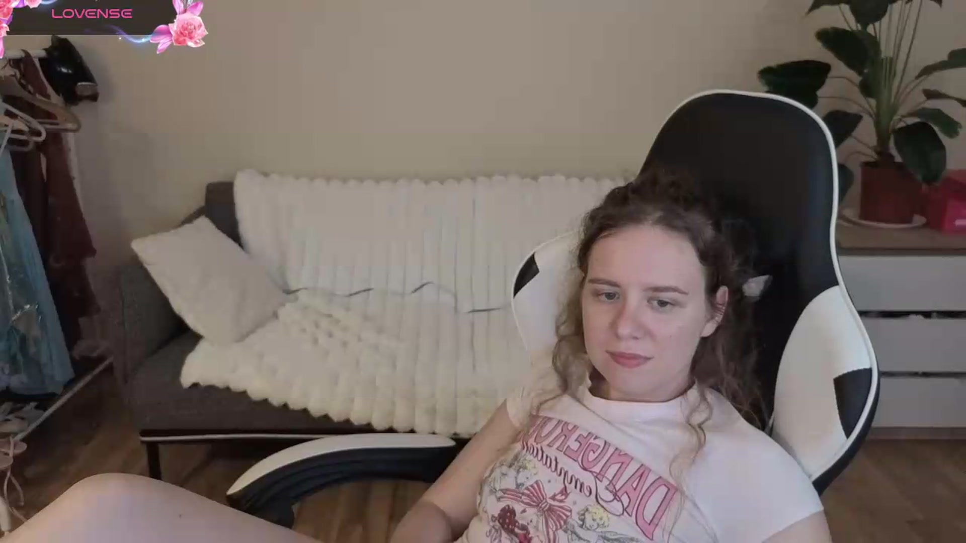 Gallery image thumbnail from BlueFlowerr's myfreecams stream on, 08/19/2026, 22:29 image 10 of 20