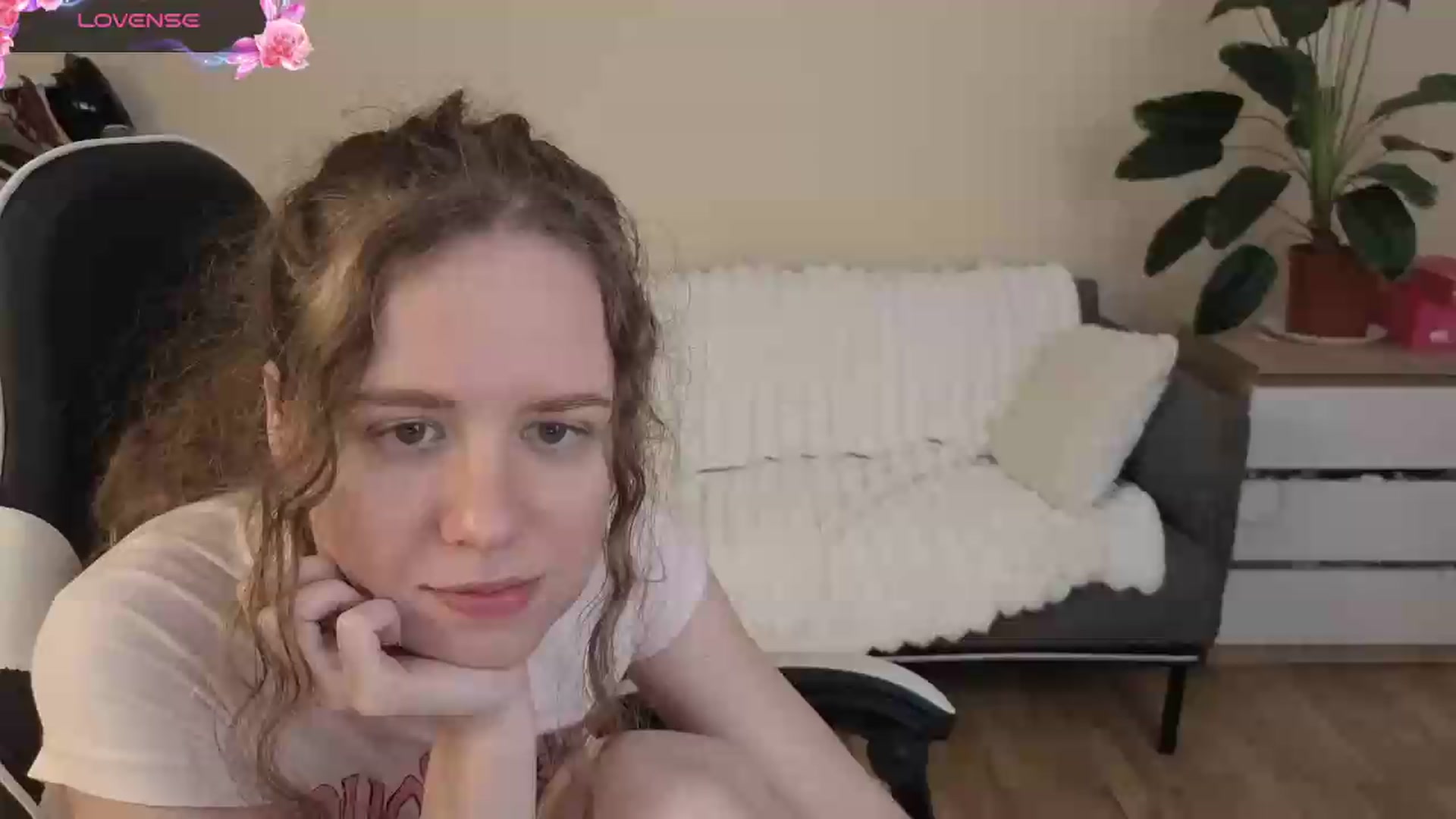 Gallery image thumbnail from BlueFlowerr's myfreecams stream on, 08/19/2026, 23:55 image 1 of 20