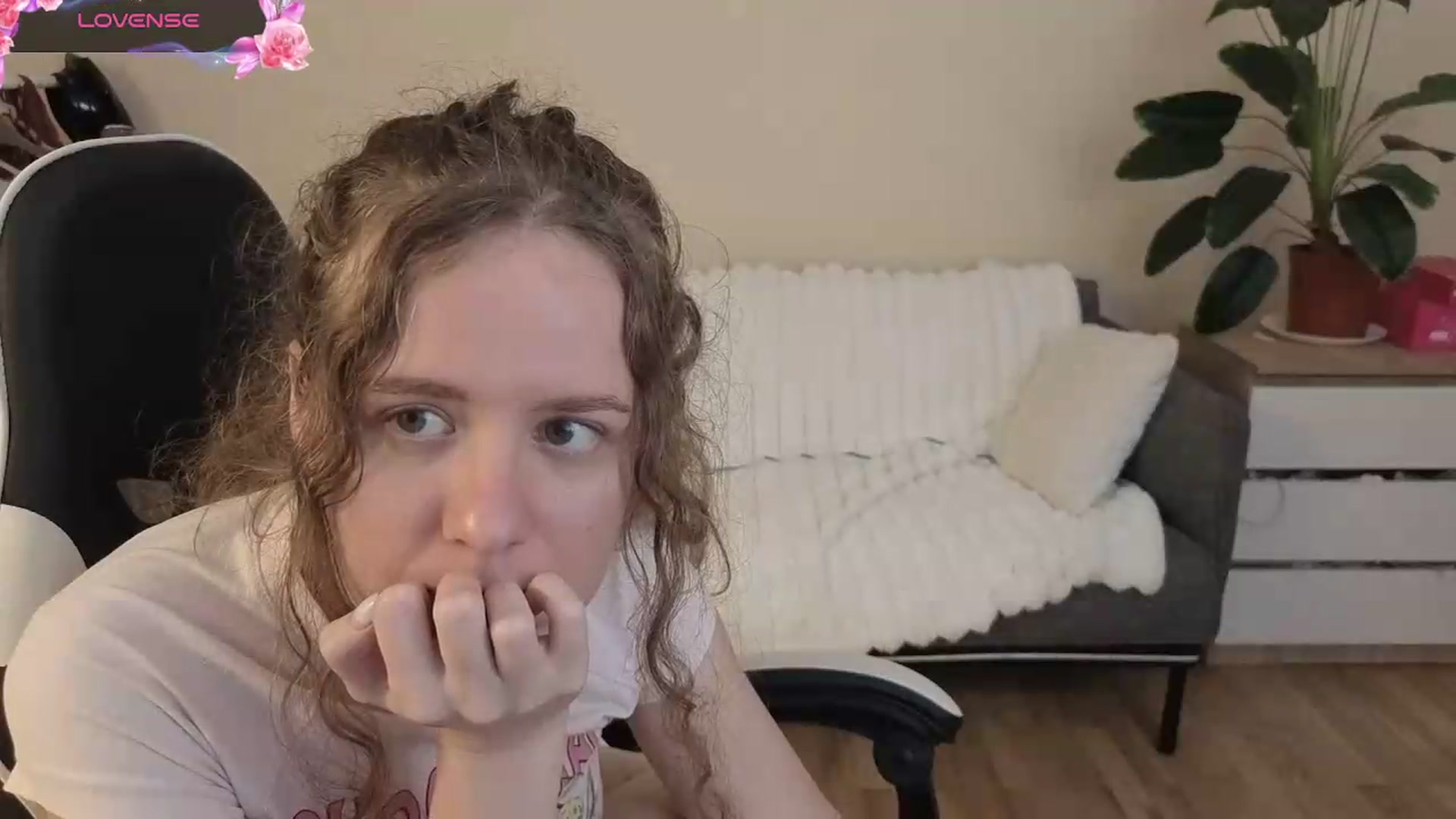 Gallery image thumbnail from BlueFlowerr's myfreecams stream on, 08/19/2026, 23:55 image 4 of 20