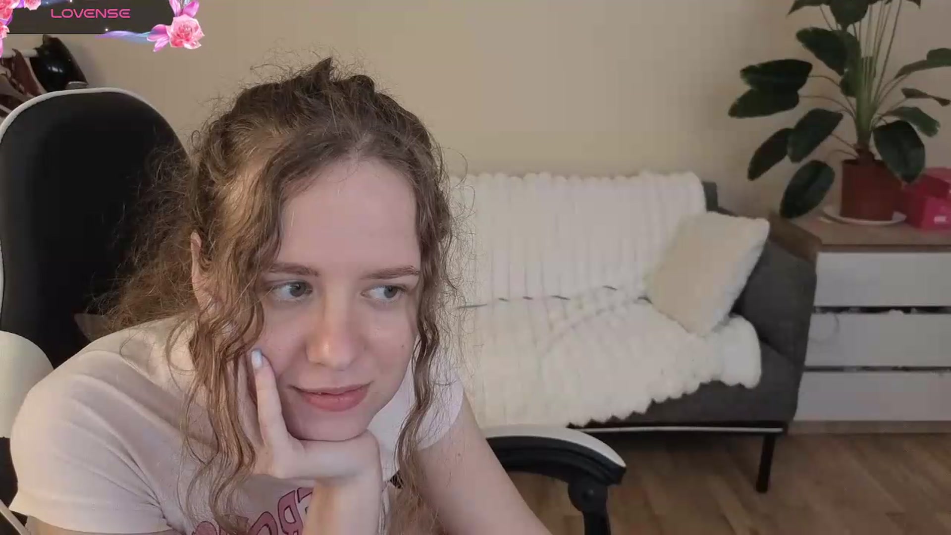 Gallery image thumbnail from BlueFlowerr's myfreecams stream on, 08/19/2026, 23:55 image 2 of 20