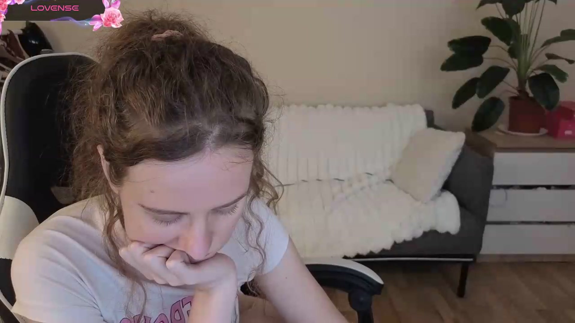 Gallery image thumbnail from BlueFlowerr's myfreecams stream on, 08/19/2026, 23:55 image 6 of 20