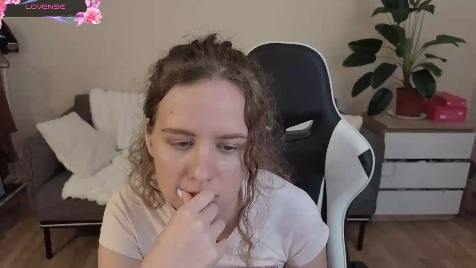 Gallery image thumbnail from BlueFlowerr's myfreecams stream on, 08/19/2026, 23:55 image 16 of 20