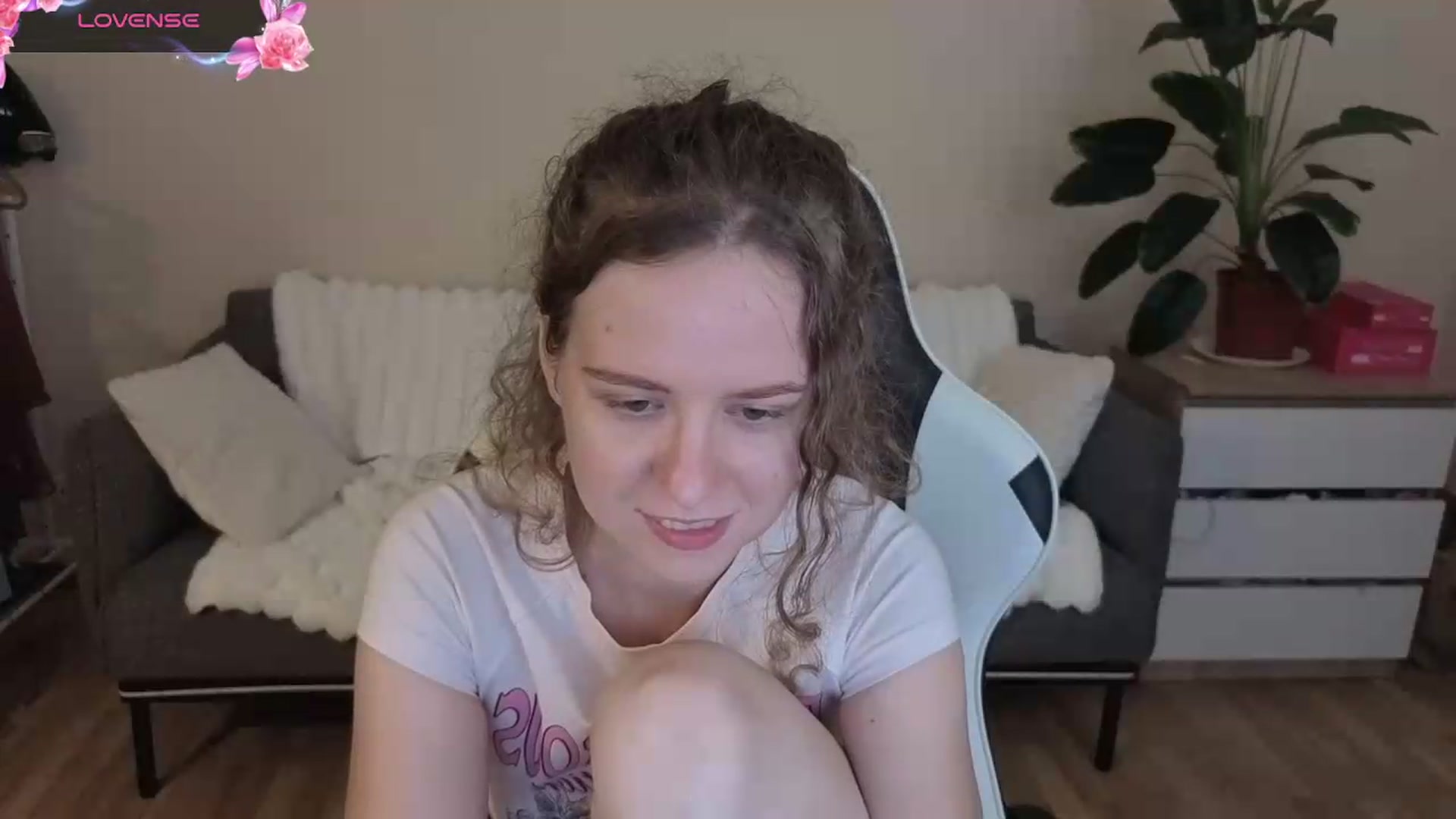 Gallery image thumbnail from BlueFlowerr's myfreecams stream on, 08/19/2026, 23:55 image 18 of 20