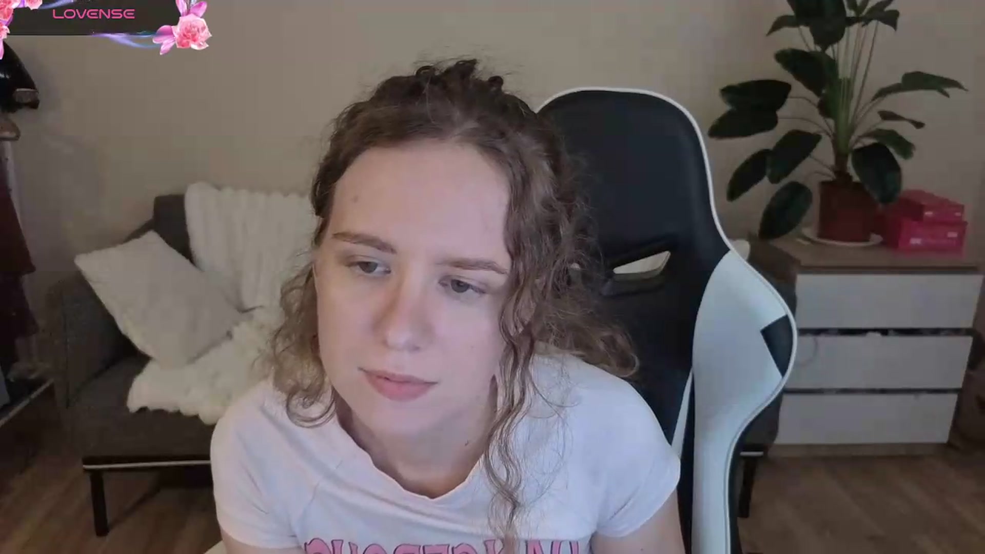 Gallery image thumbnail from BlueFlowerr's myfreecams stream on, 08/19/2026, 23:55 image 17 of 20