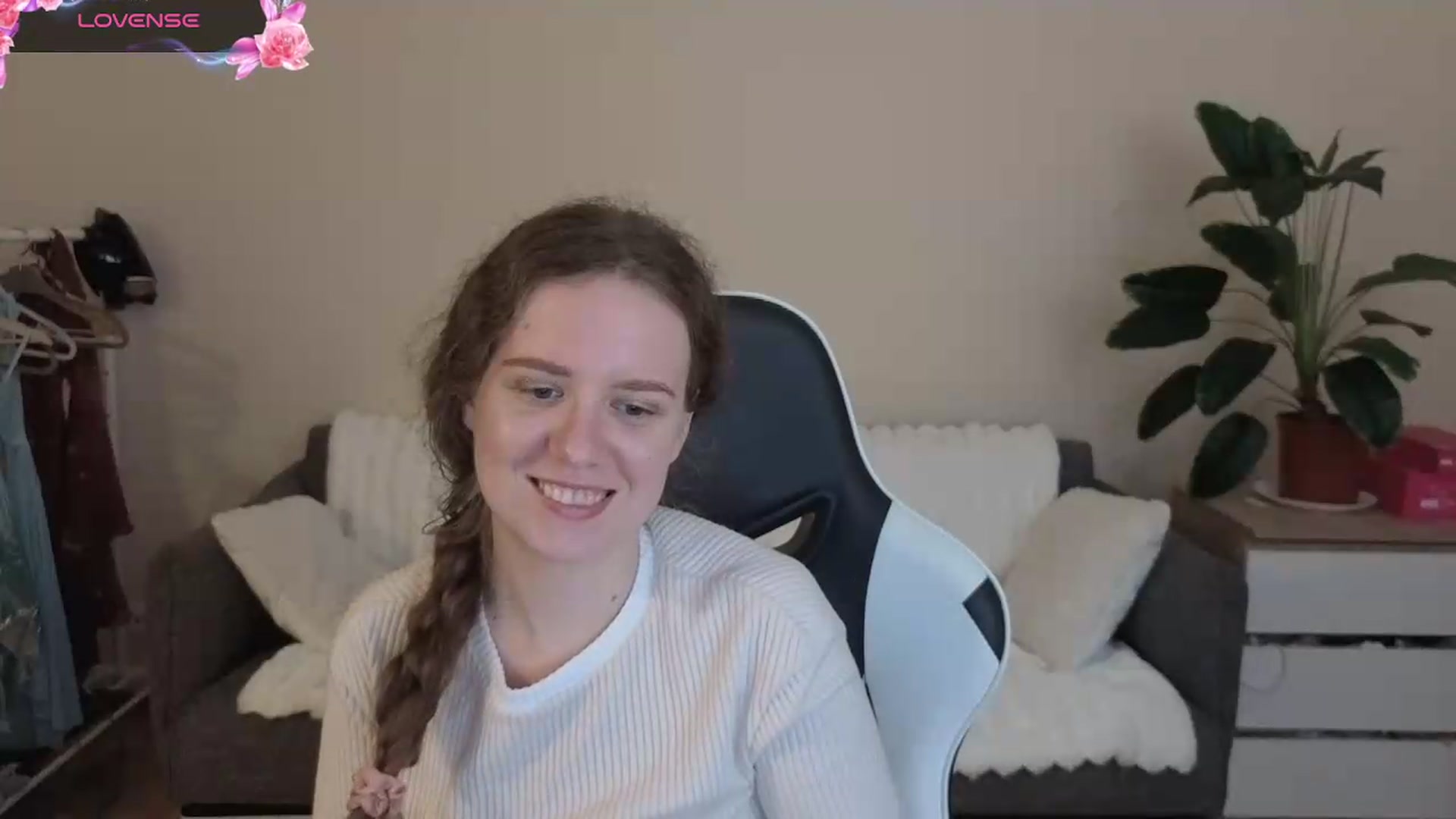 Gallery image thumbnail from BlueFlowerr's myfreecams stream on, 08/20/2026, 17:36 image 15 of 20