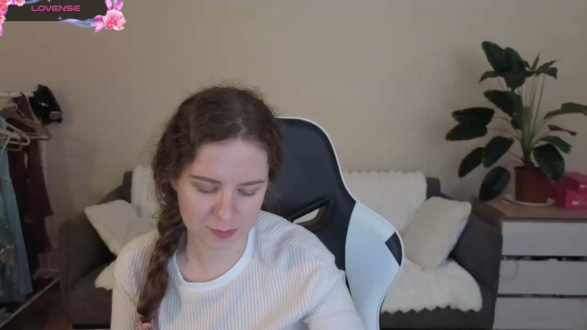 Gallery image thumbnail from BlueFlowerr's myfreecams stream on, 08/20/2026, 17:36 image 6 of 20