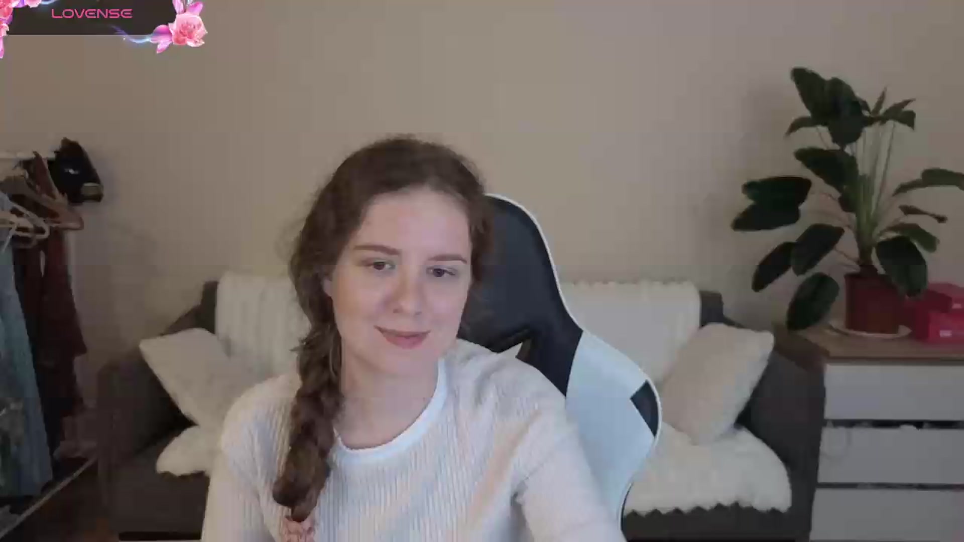 Gallery image thumbnail from BlueFlowerr's myfreecams stream on, 08/20/2026, 17:36 image 1 of 20
