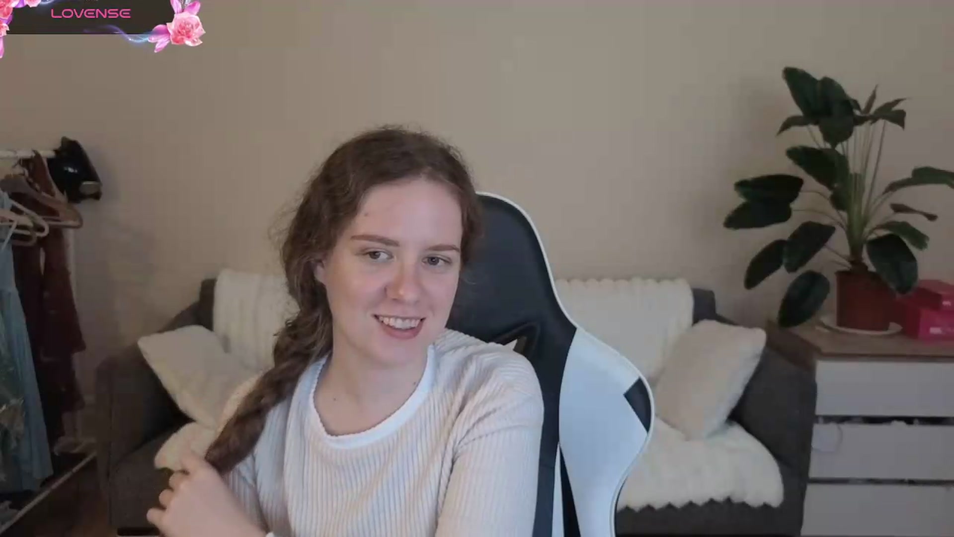 Gallery image thumbnail from BlueFlowerr's myfreecams stream on, 08/20/2026, 17:36 image 3 of 20