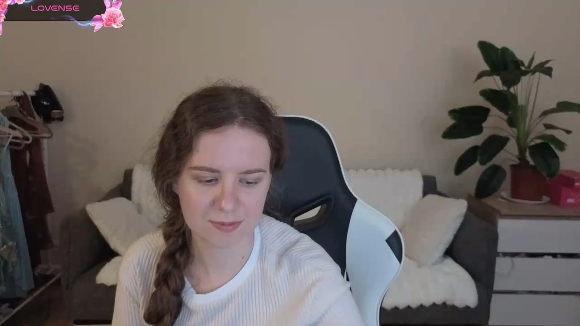 Gallery image thumbnail from BlueFlowerr's myfreecams stream on, 08/20/2026, 17:36 image 19 of 20