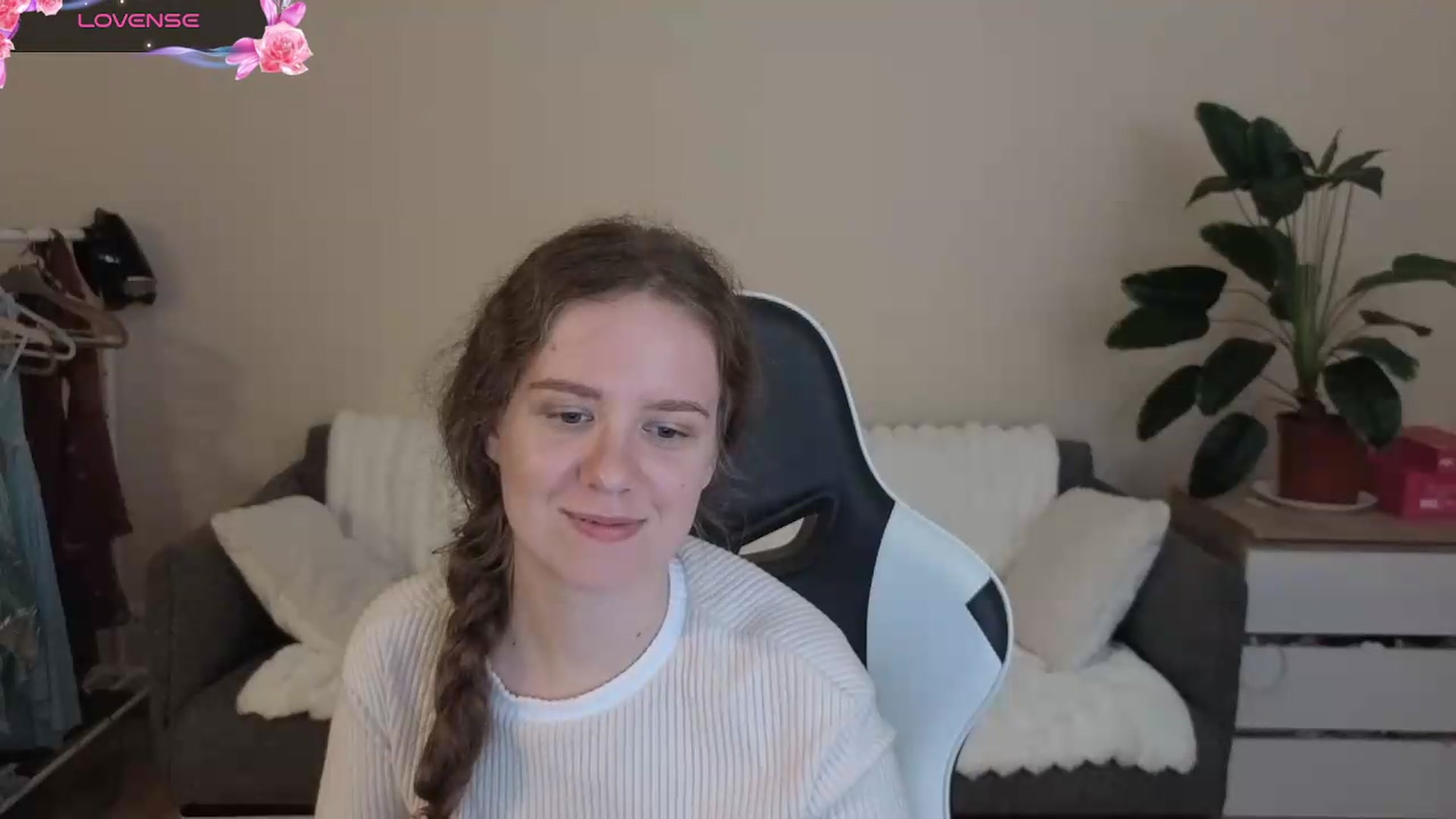 Gallery image thumbnail from BlueFlowerr's myfreecams stream on, 08/20/2026, 17:36 image 10 of 20