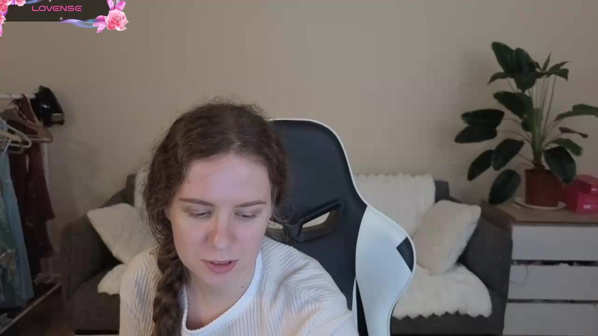Gallery image thumbnail from BlueFlowerr's myfreecams stream on, 08/20/2026, 17:36 image 14 of 20