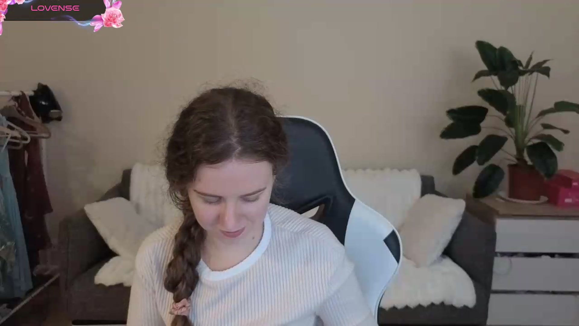 Gallery image thumbnail from BlueFlowerr's myfreecams stream on, 08/20/2026, 17:36 image 17 of 20