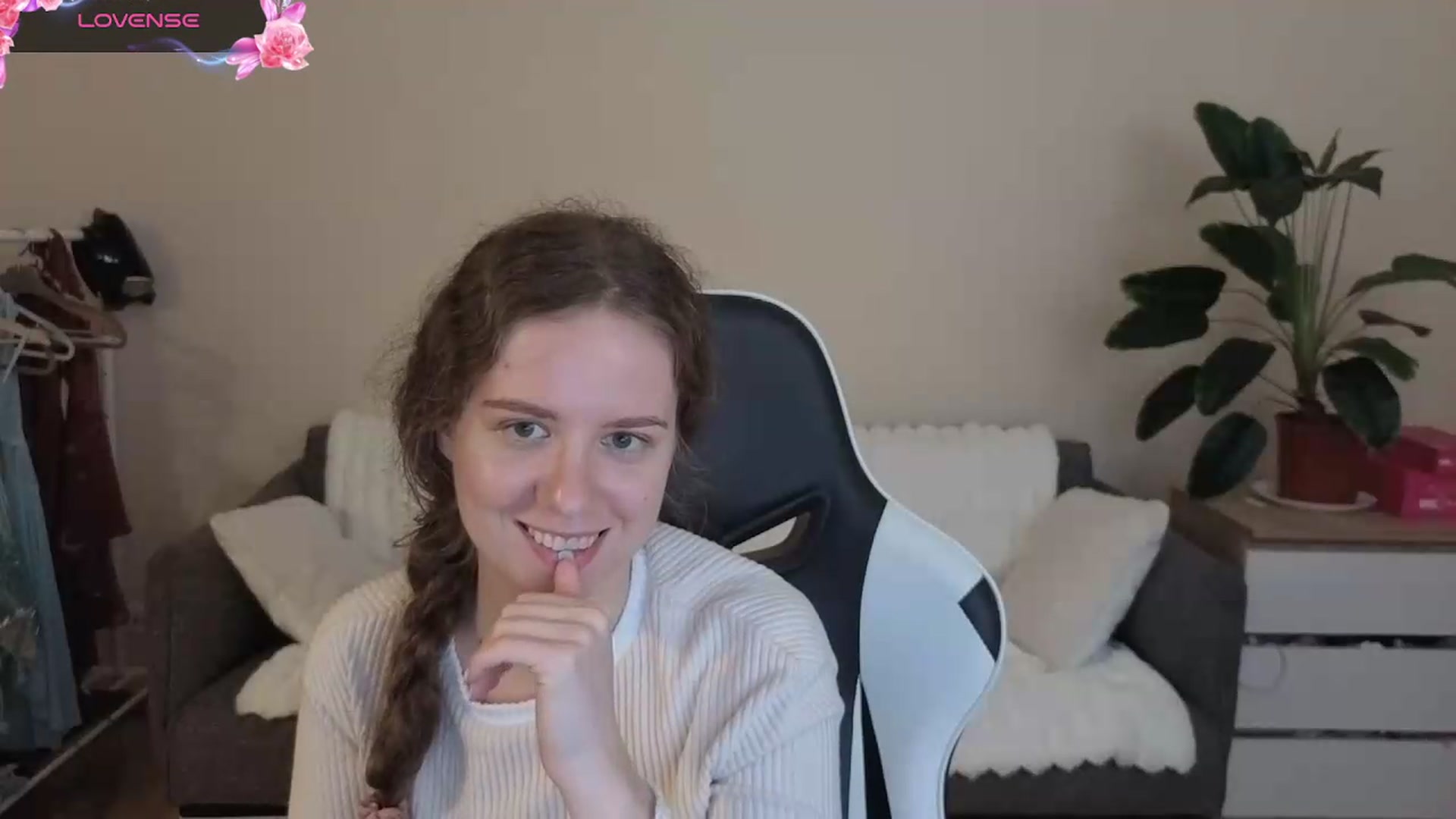 Gallery image thumbnail from BlueFlowerr's myfreecams stream on, 08/20/2026, 17:36 image 7 of 20