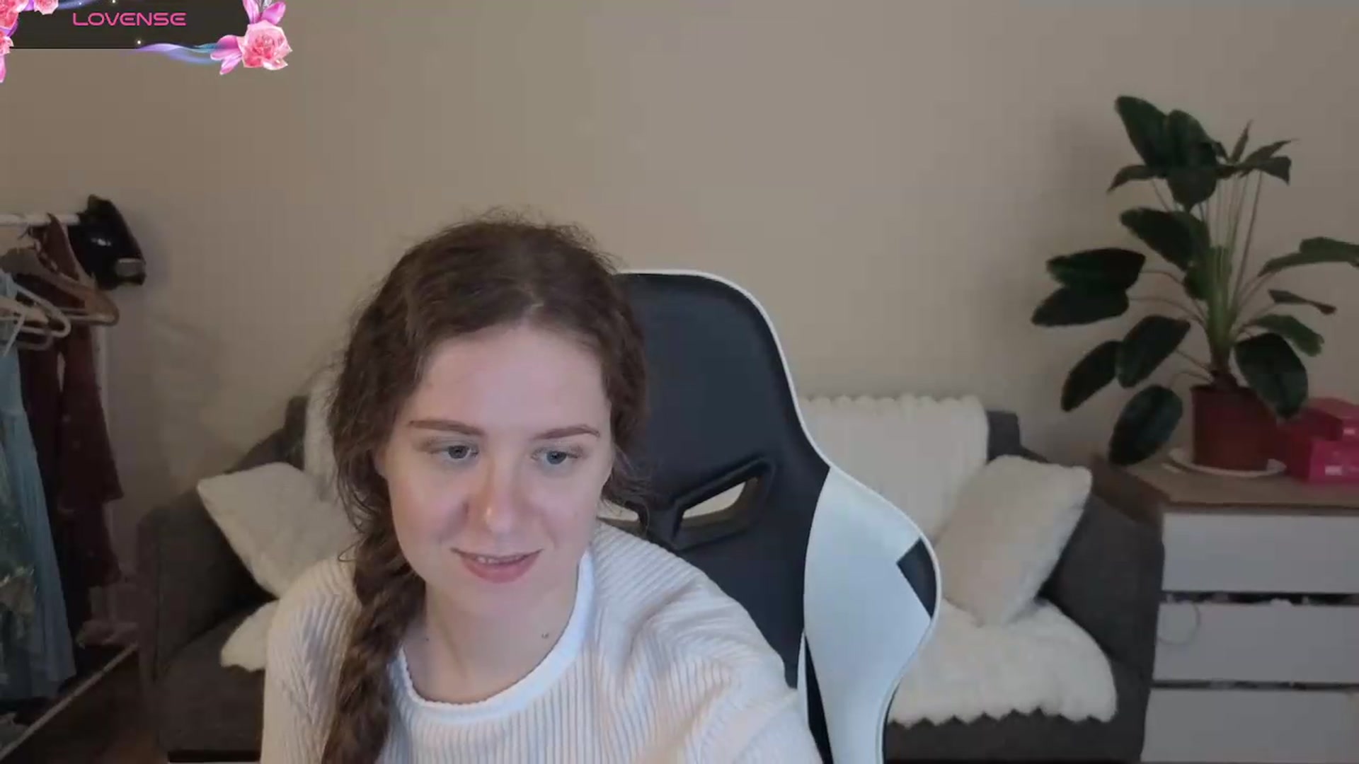 Gallery image thumbnail from BlueFlowerr's myfreecams stream on, 08/20/2026, 17:36 image 8 of 20