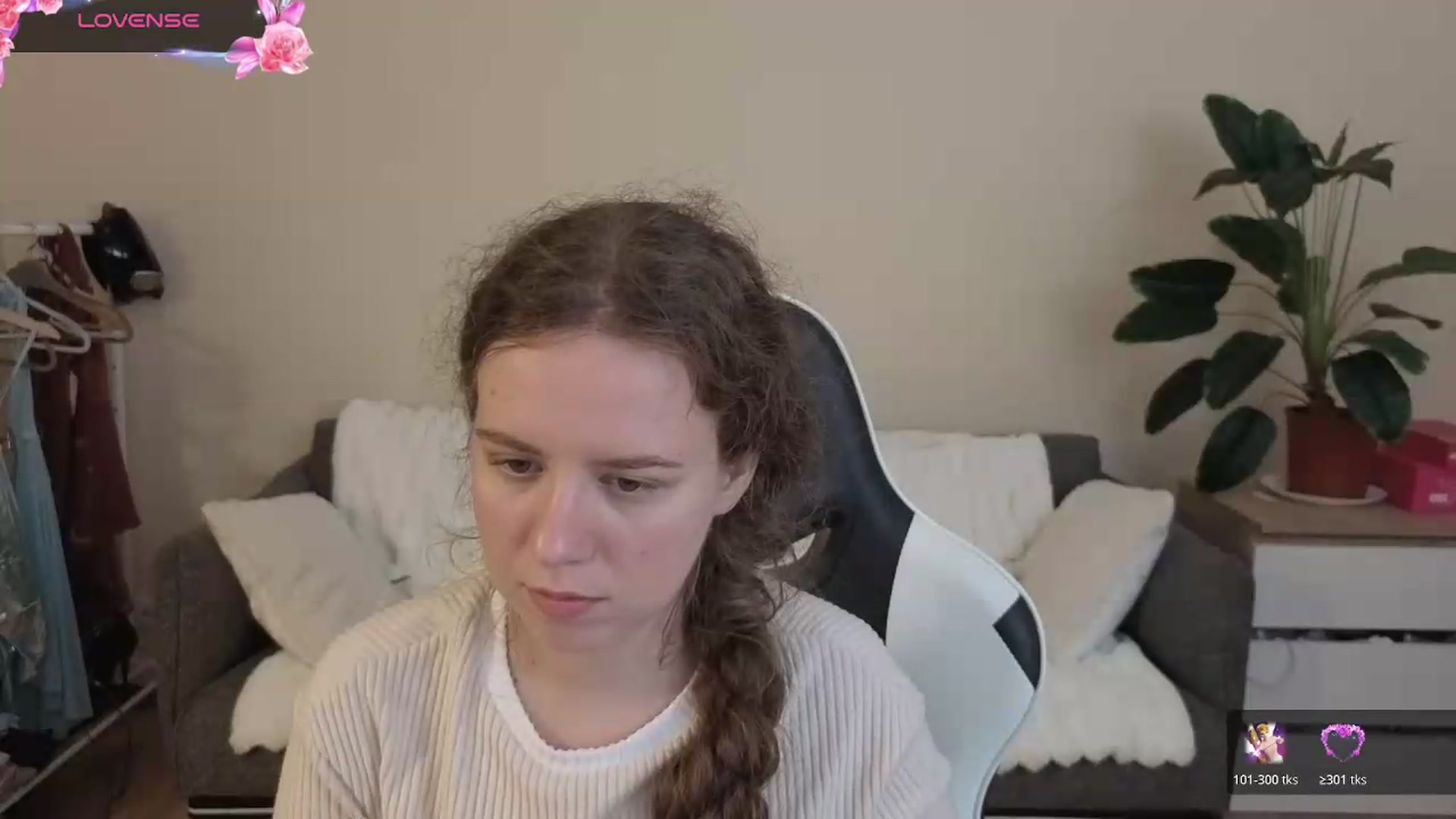Gallery image thumbnail from BlueFlowerr's myfreecams stream on, 08/20/2026, 19:55 image 19 of 20