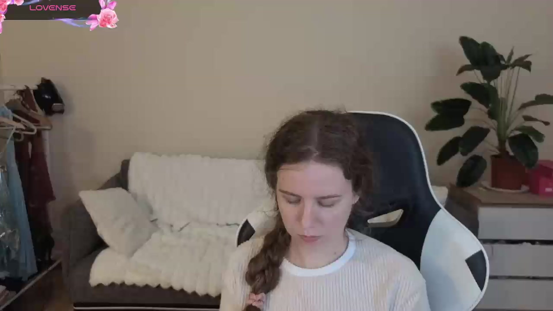 Gallery image thumbnail from BlueFlowerr's myfreecams stream on, 08/20/2026, 22:40 image 1 of 20