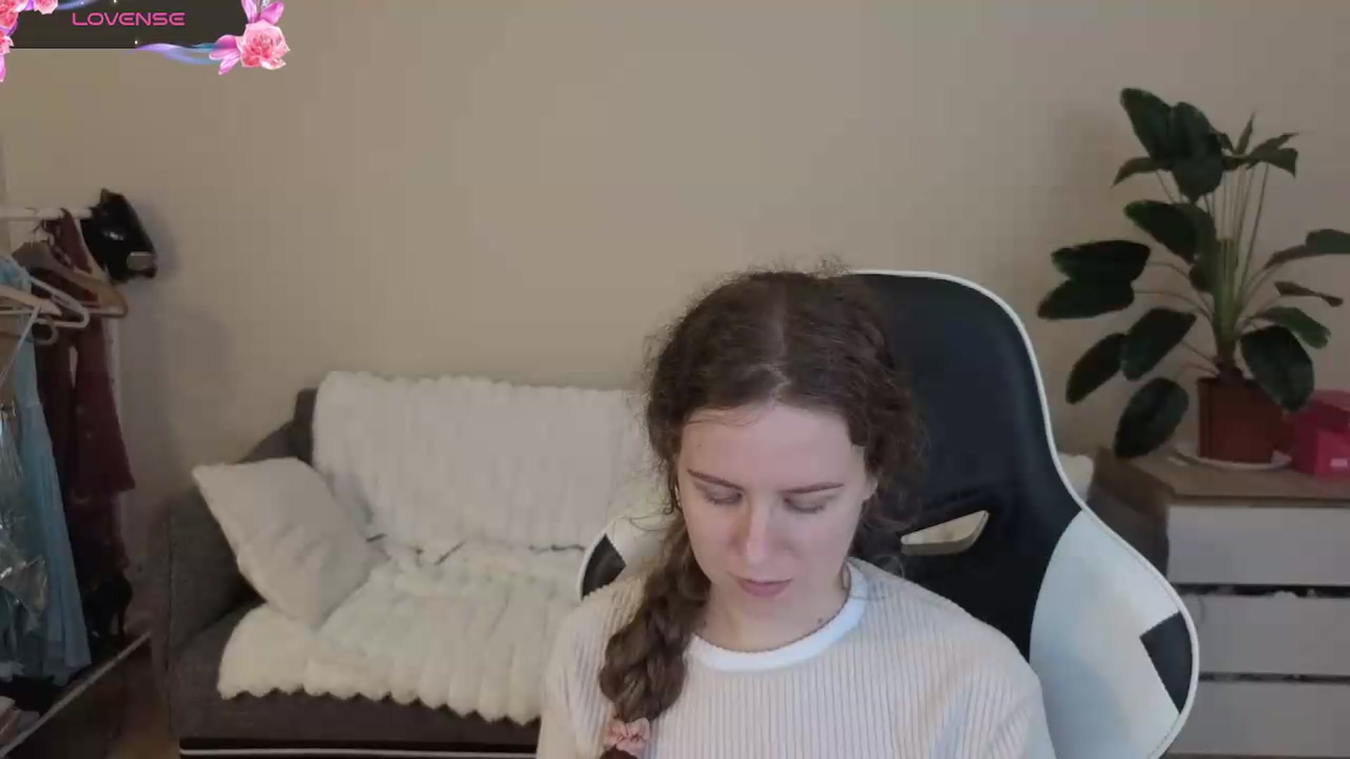 Gallery image thumbnail from BlueFlowerr's myfreecams stream on, 08/20/2026, 22:40 image 3 of 20