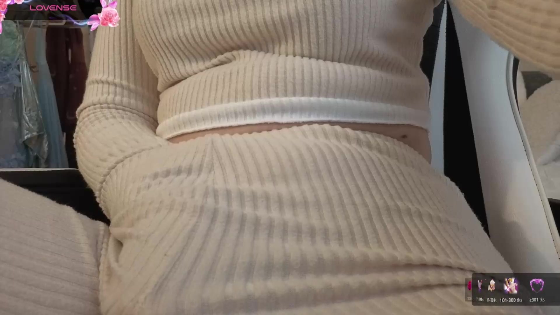 Gallery image thumbnail from BlueFlowerr's myfreecams stream on, 08/20/2026, 22:40 image 18 of 20