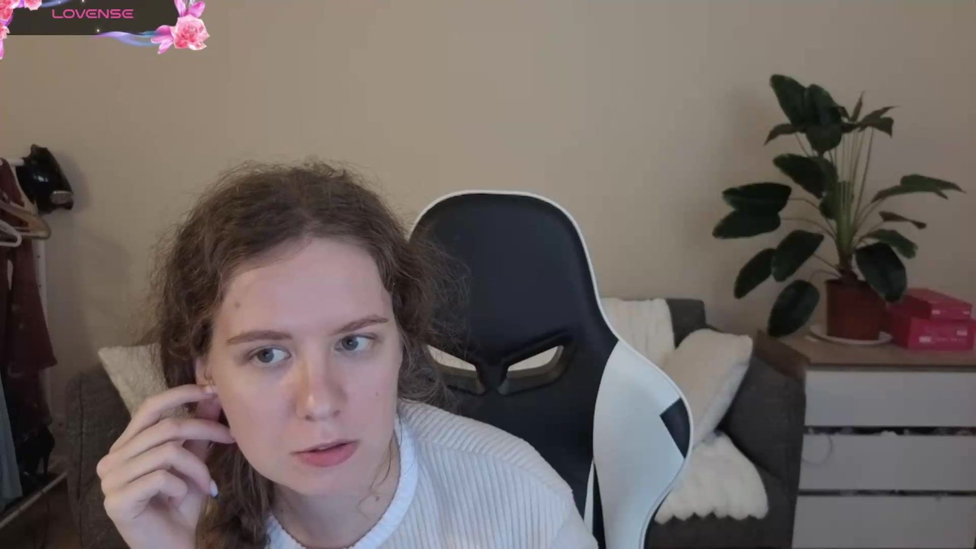 Gallery image thumbnail from BlueFlowerr's myfreecams stream on, 08/20/2026, 22:40 image 19 of 20