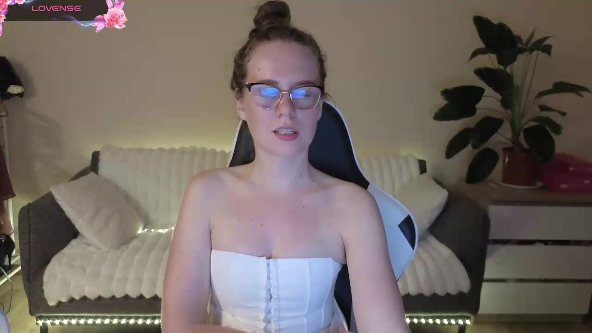 Gallery image thumbnail from BlueFlowerr's myfreecams stream on, 08/21/2026, 19:56 image 14 of 20