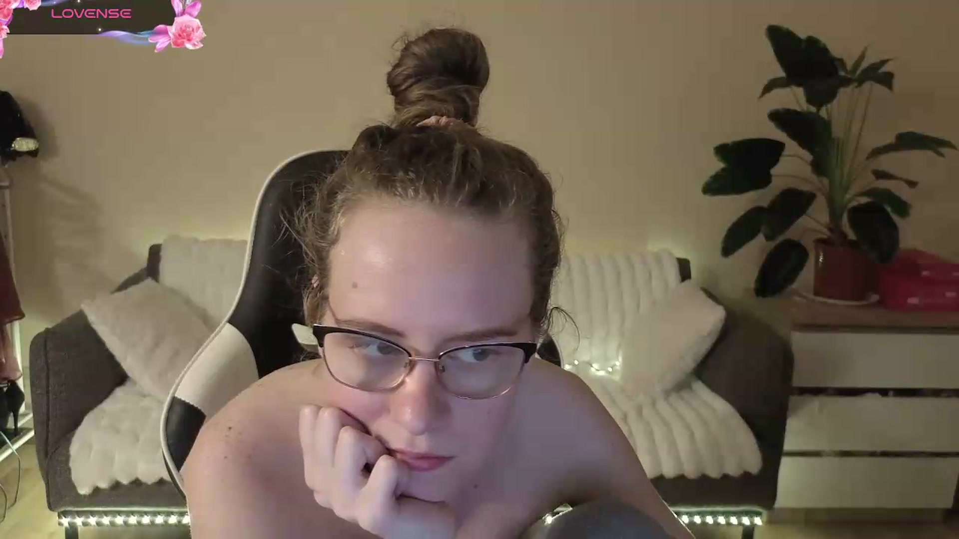Gallery image thumbnail from BlueFlowerr's myfreecams stream on, 08/21/2026, 19:56 image 13 of 20