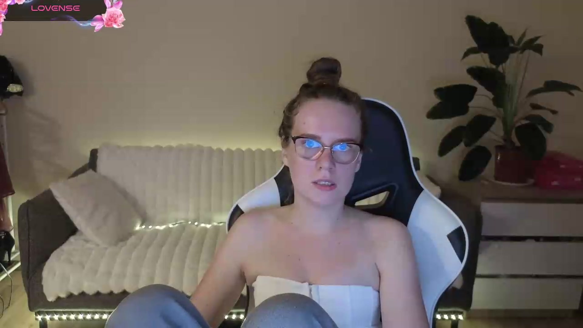 Gallery image thumbnail from BlueFlowerr's myfreecams stream on, 08/21/2026, 19:56 image 12 of 20