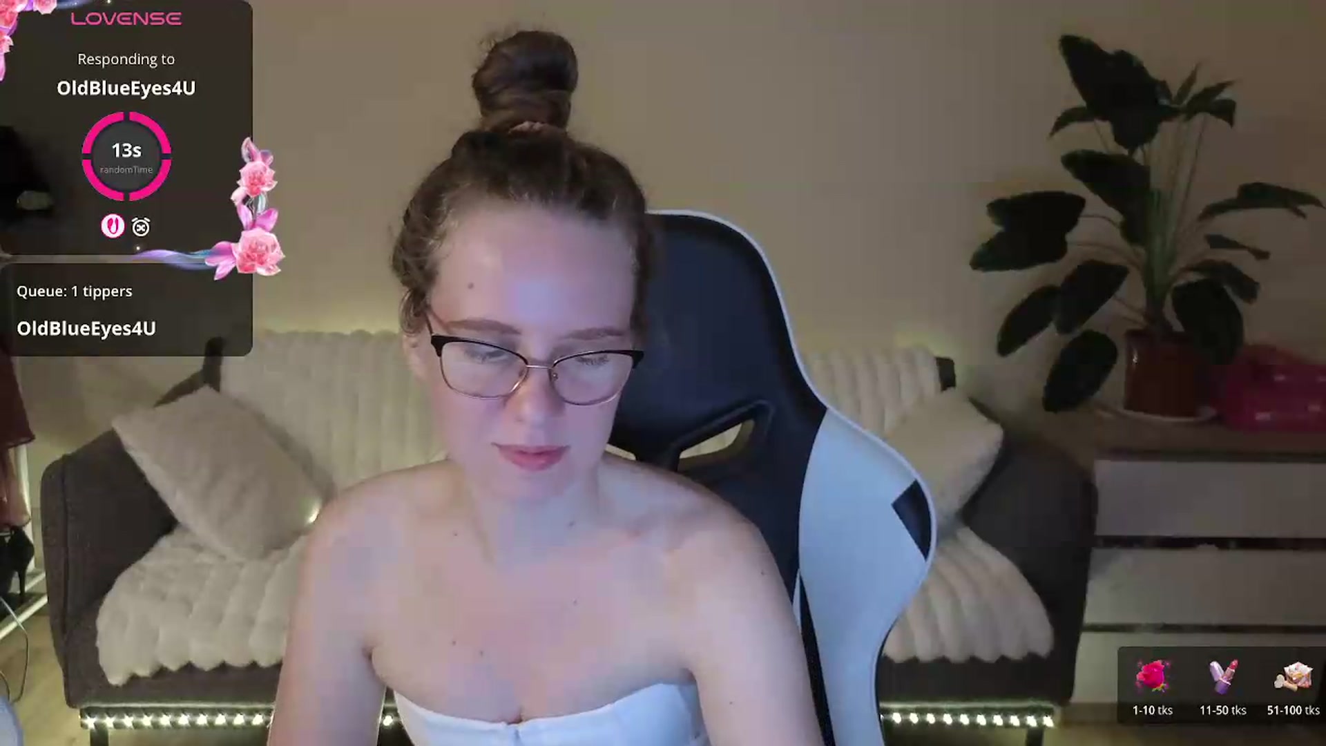 Gallery image thumbnail from BlueFlowerr's myfreecams stream on, 08/21/2026, 19:56 image 17 of 20