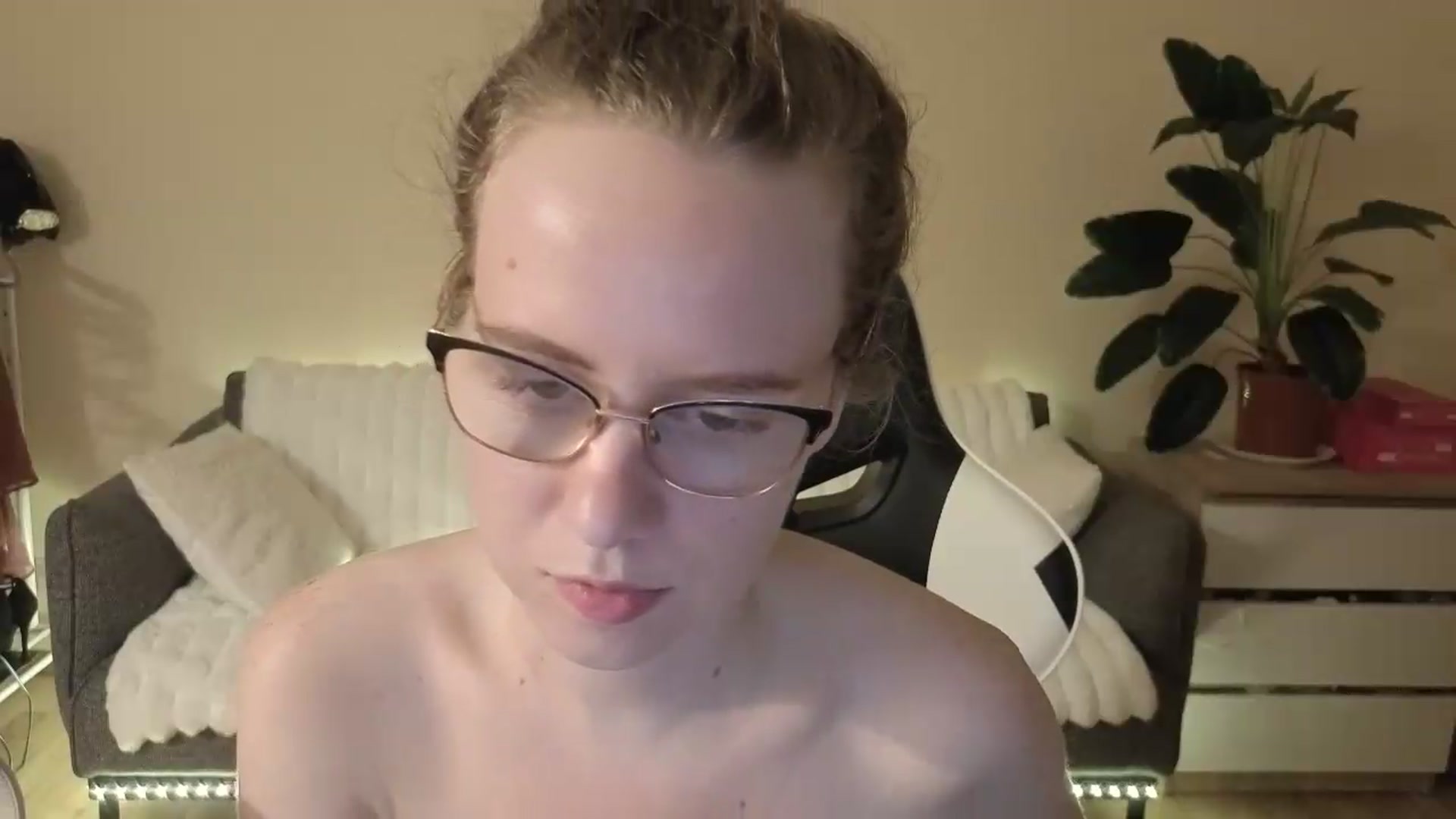 Gallery image thumbnail from BlueFlowerr's myfreecams stream on, 08/21/2026, 20:46 image 7 of 20