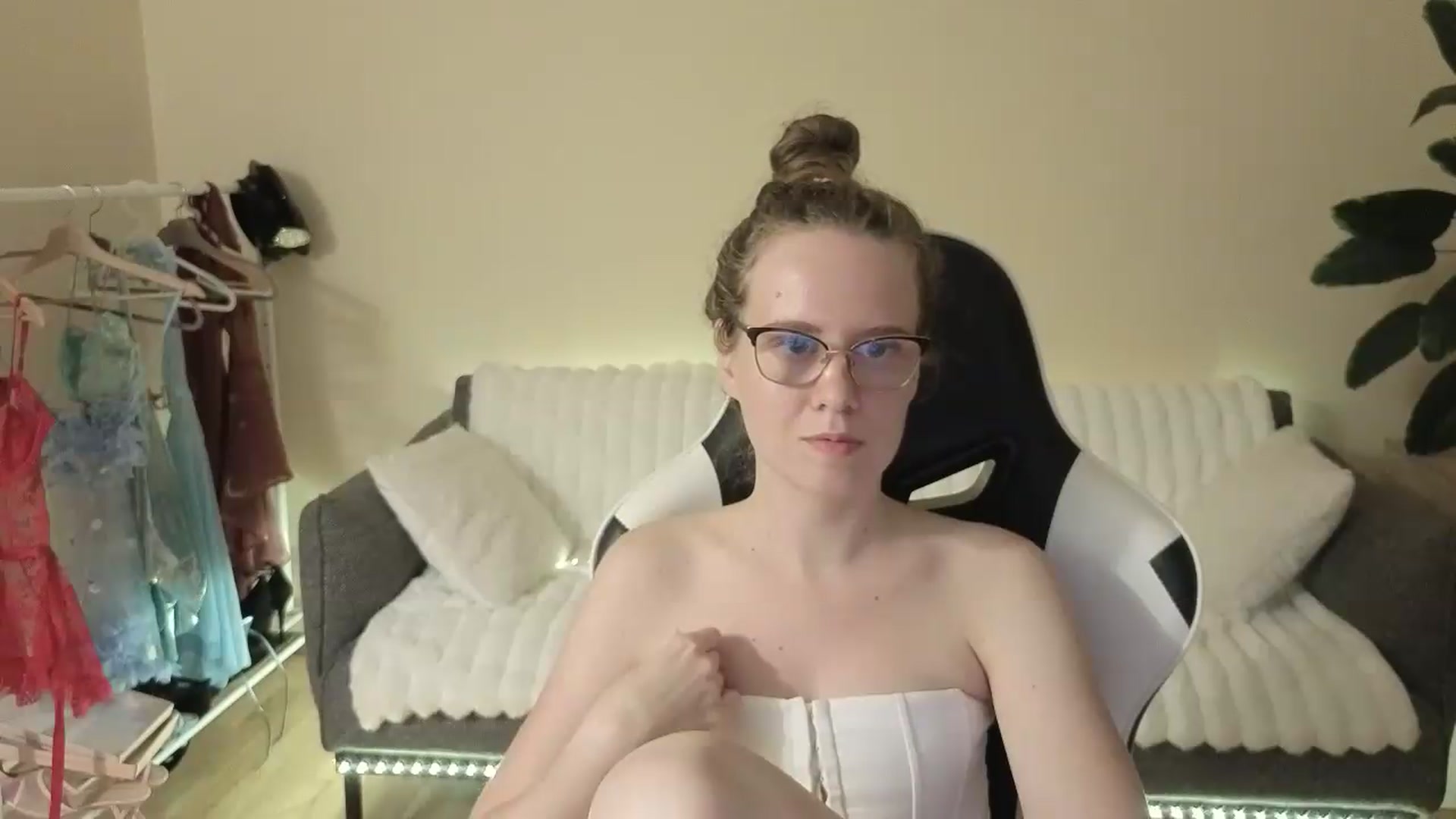 Gallery image thumbnail from BlueFlowerr's myfreecams stream on, 08/21/2026, 22:10 image 2 of 20