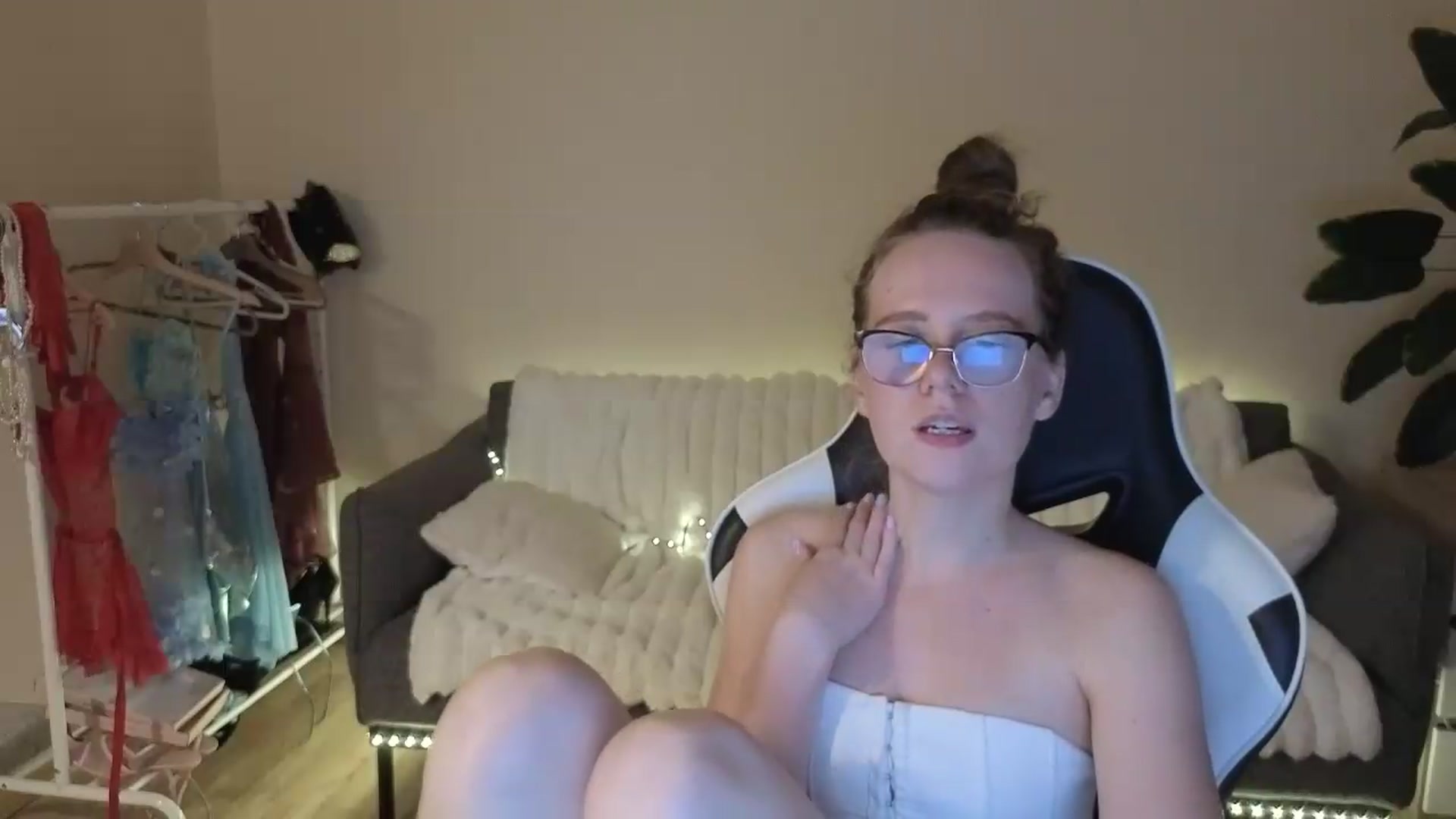 Gallery image thumbnail from BlueFlowerr's myfreecams stream on, 08/22/2026, 01:34 image 12 of 20