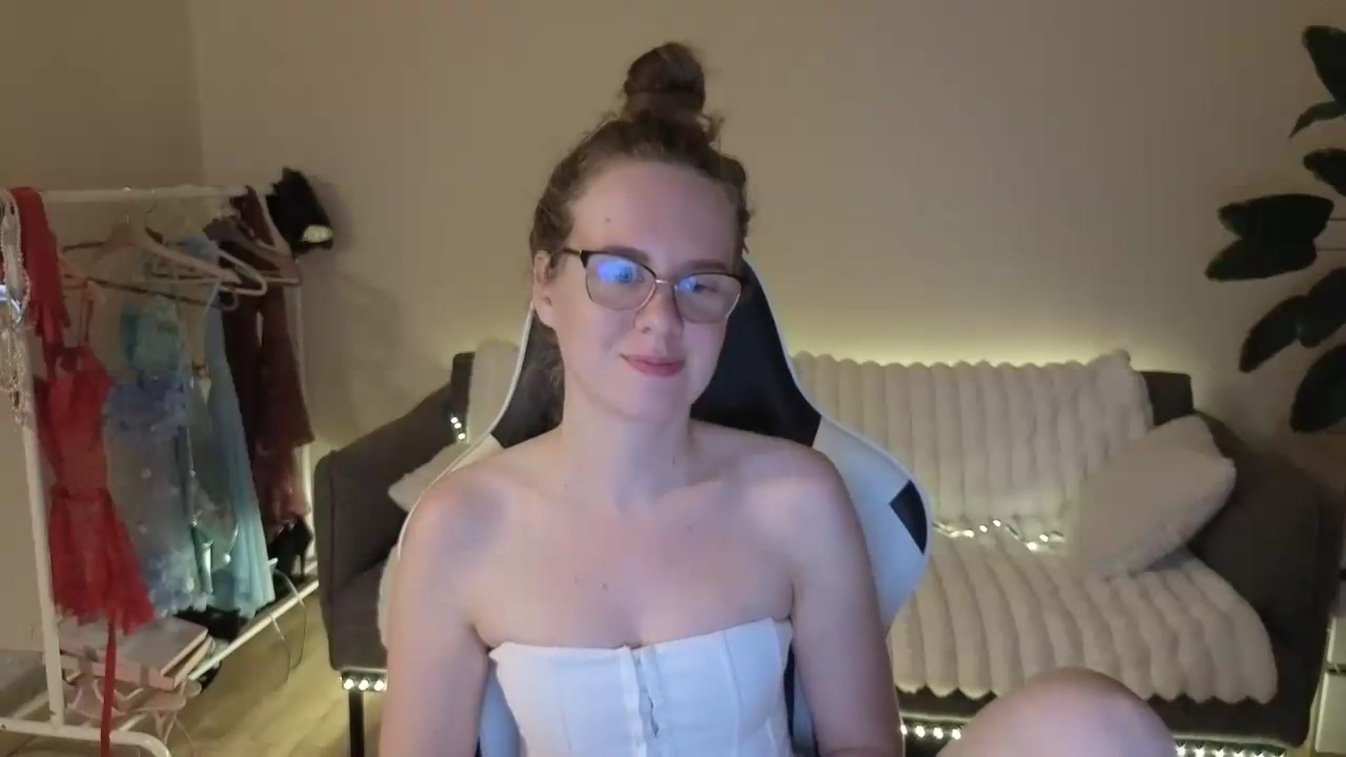 Gallery image thumbnail from BlueFlowerr's myfreecams stream on, 08/22/2026, 01:34 image 11 of 20